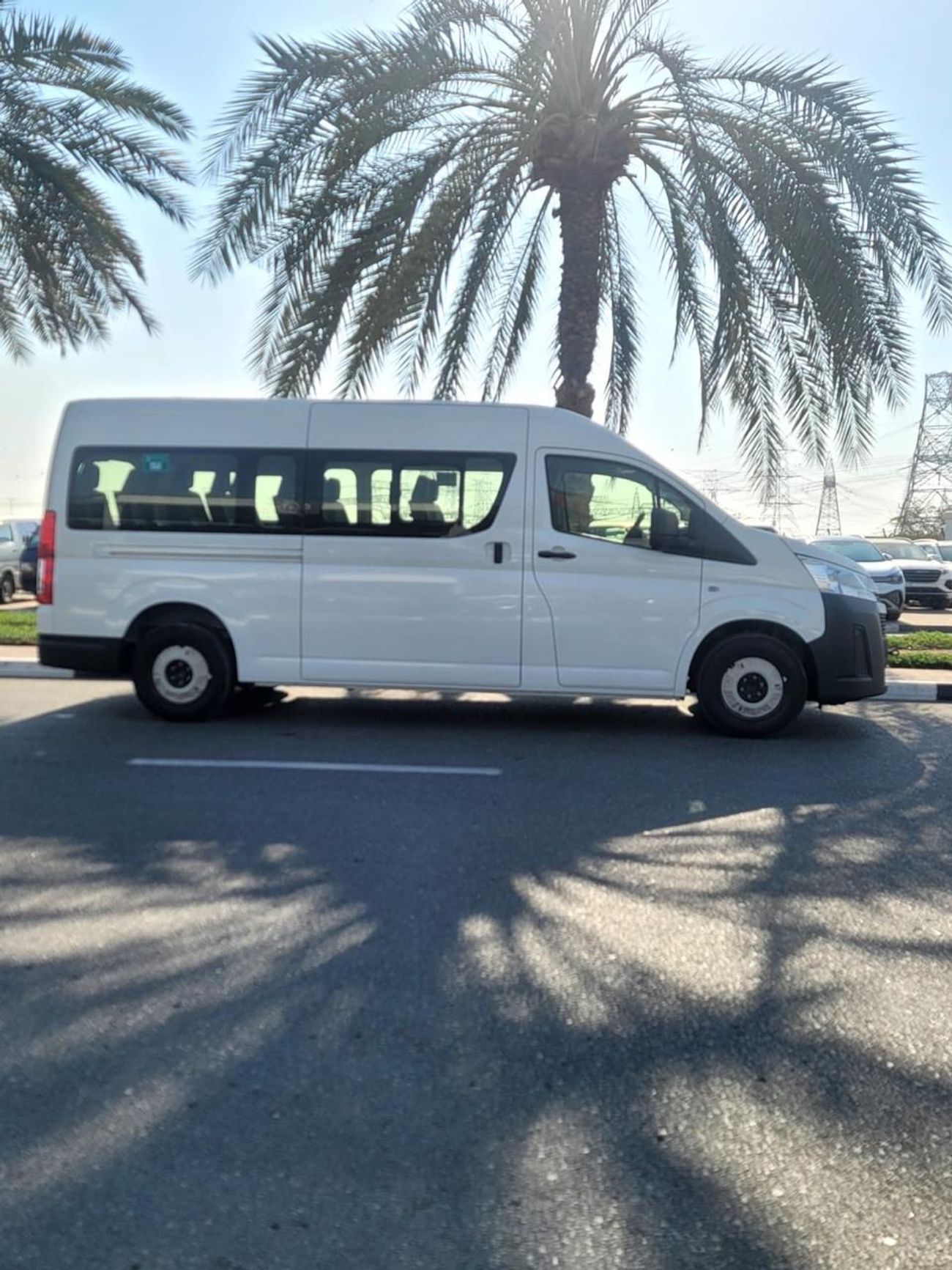 Toyota Hiace DLS -High Roof Commuter 2.8L M/T