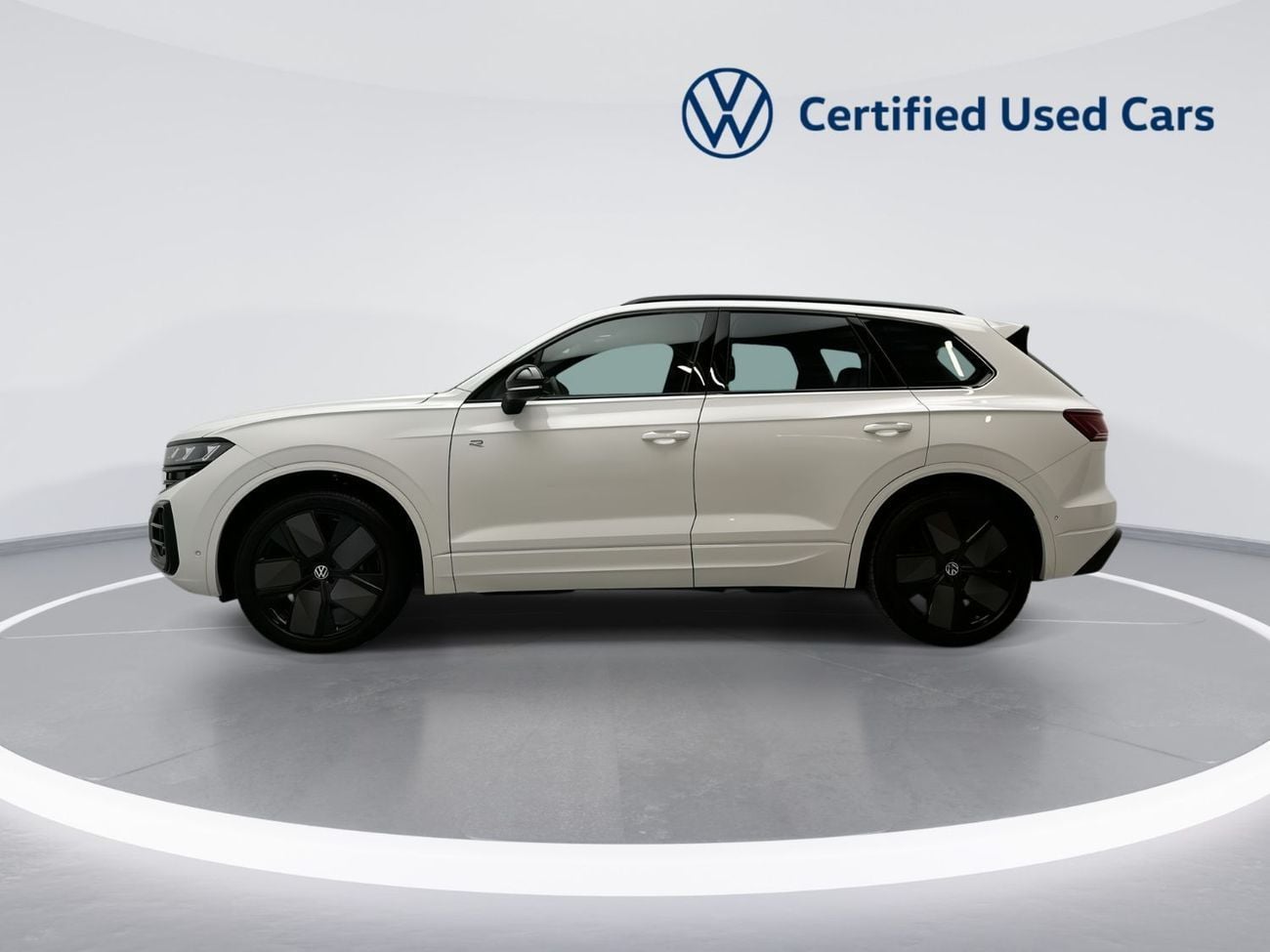 فولكس واجن طوارق Touareg R-Line + (Ref#00130) - 42,100 AED SAVINGS from New Car