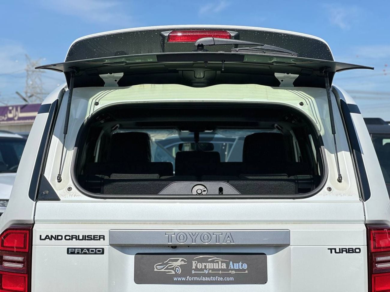 تويوتا برادو 2.8 لتر تيربو ديزل أوتوماتيك // 2026 // خيار ALR مع ثلاجة، فتحة سقف، مشغل DVD وكاميرا خلفية // عرض خ