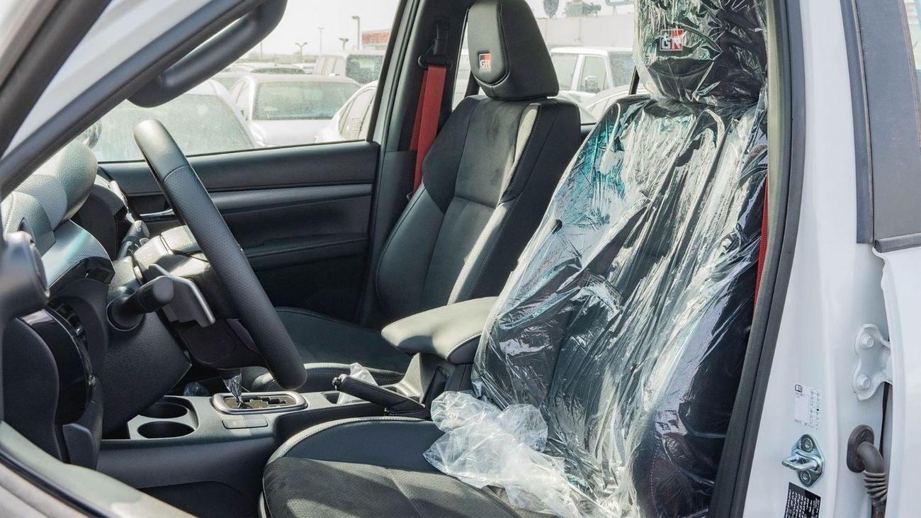 تويوتا هيلوكس 2026 Toyota Hilux GR-Sport 4.0L AT Petrol (White)