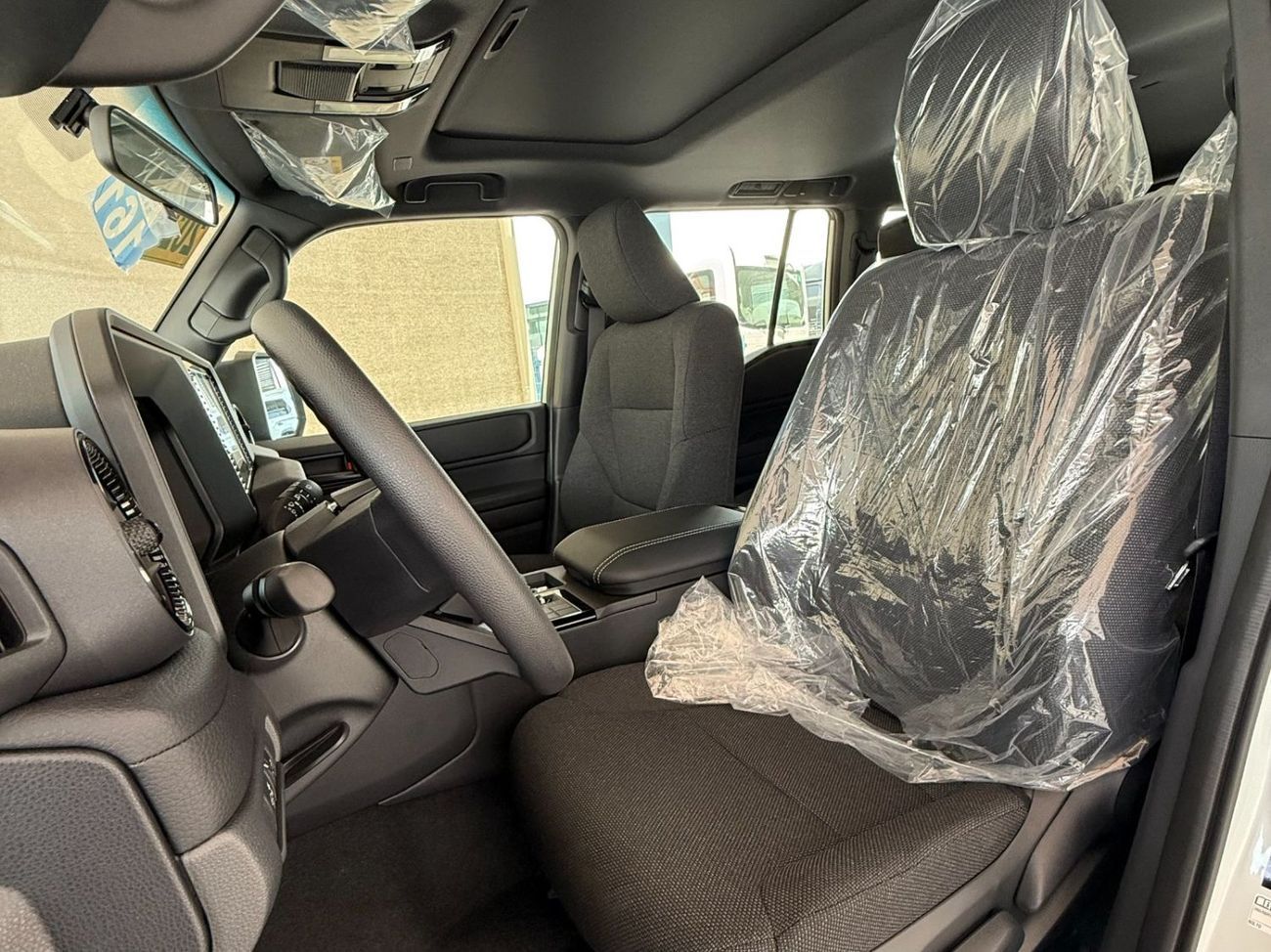 Toyota Prado PRADO 2.8 SUNROOF BLACK INTERIOR ** EXPORT ONLY **التصدير فقط خارج الخليج***