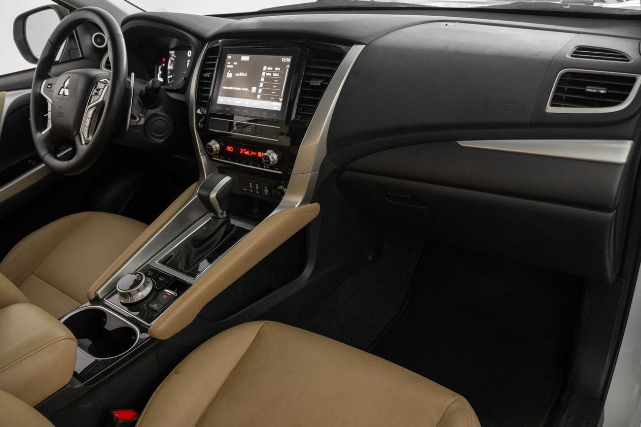 Mitsubishi Montero Sport 2023 Mitsubishi Montero Sport Premium / Mitsubishi Warranty •	Premium Model •	3.0 V6 4WD •	Blind spo