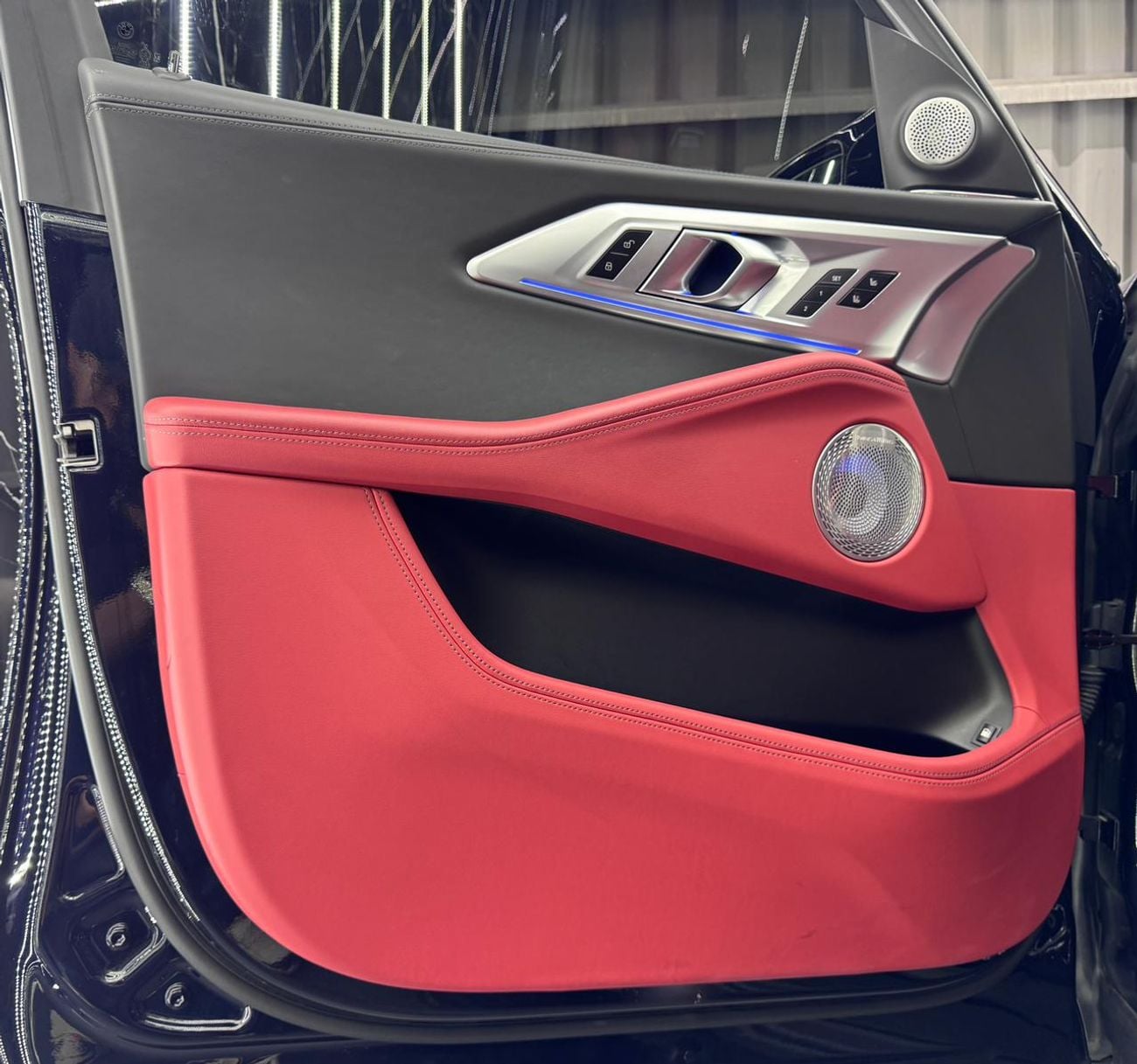 بي أم دبليو XM 4.4L, Twin Turbo V8 +Electric motor,653Hp,8-Speed Automatic ,AWD