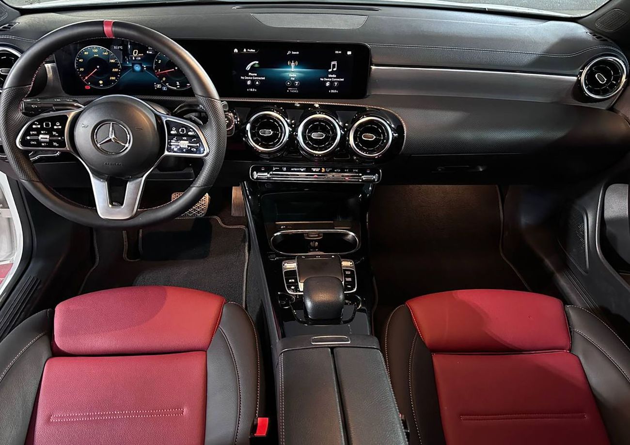 مرسيدس بنز CLA 250 Std 2.0L (221 HP)