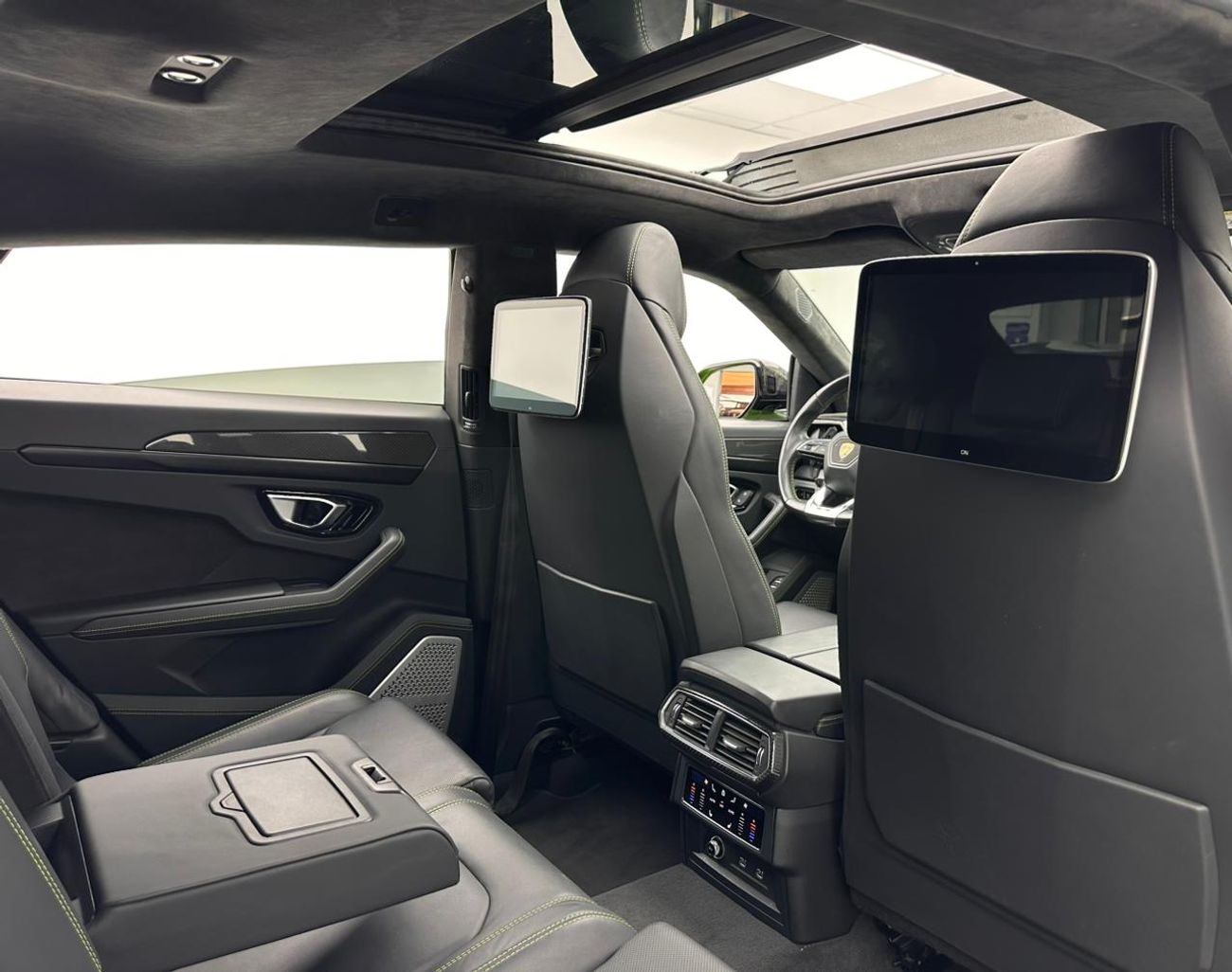 Lamborghini Urus STD 4.0T V8 2022 Lamborghini Urus, Mansory Kit, 1 Year Warranty Unlimited KM, Excellent Condition