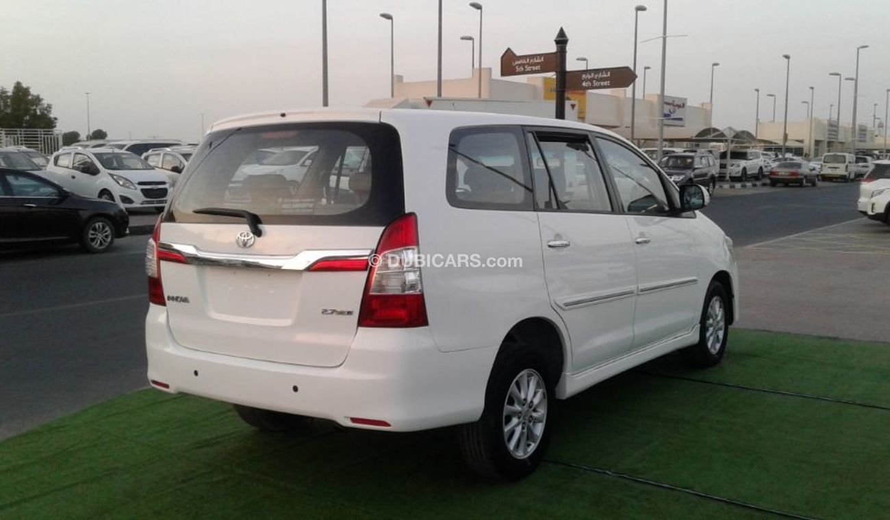 تويوتا إينوفا ابيض خليجى 2015 فتحة سقف رقم 1فل ابشن كامل بحالة جيدة