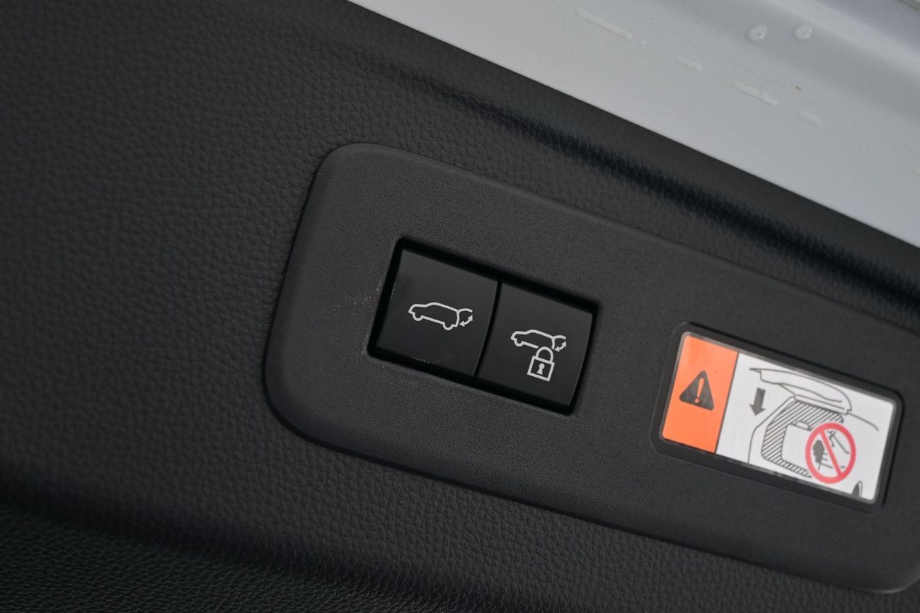 تويوتا برادو Toyota Land Cruiser Prado 2.4L Turbo, 4WD, Color White Model 2025