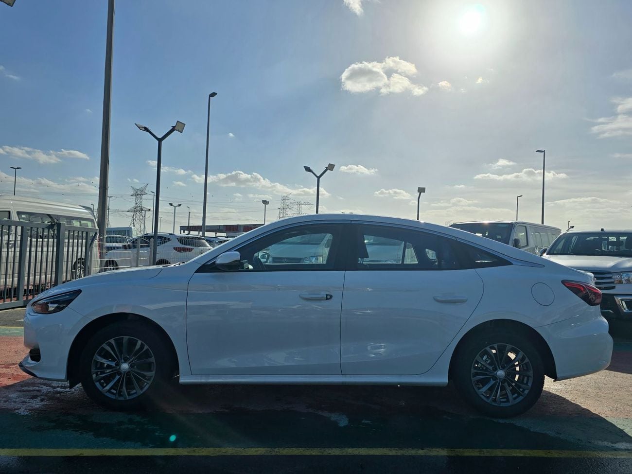 أم جي 5 MG 5 LUXURY 180DVVT  1.5L A/T FWD White Color 2025 Model