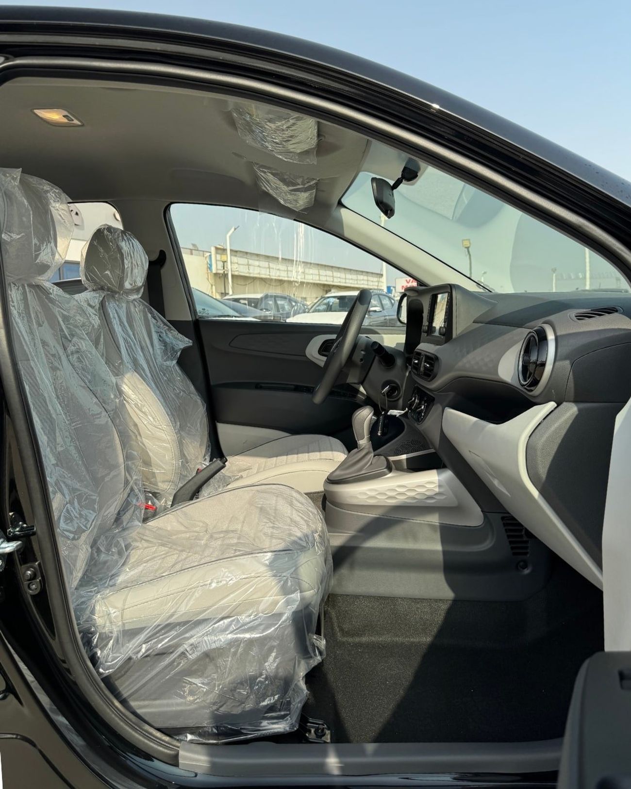 هيونداي جراند i10 GRAND I10 (HATCHBACK ) 1.2L BLACK COLOR - 2026 MODEL