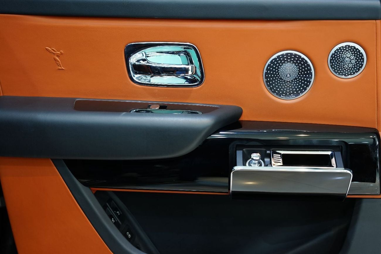 رولز رويس كولينان Rear Entertainment, Bespoke Audio, Panoramic Roof, GCC Spec!!