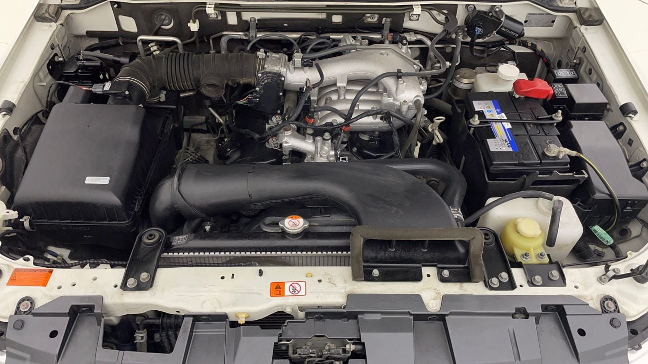 ميتسوبيشي باجيرو GLS MIDLINE 3 | بدون دفعة مقدمة | اختبار القيادة في المنزل