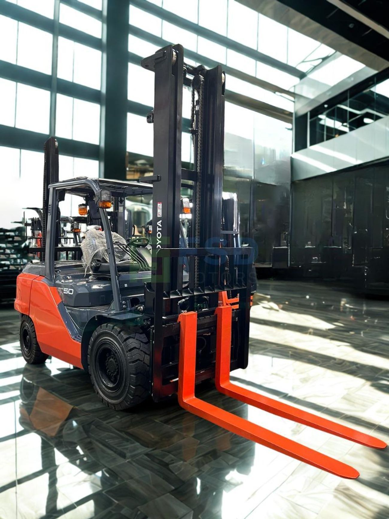 Toyota Fork lift Forklift TOYOTA 5 TON 2 STAGE DIESEL FORKLIFT TRUCK MODEL 8FD50N. (Export Only)