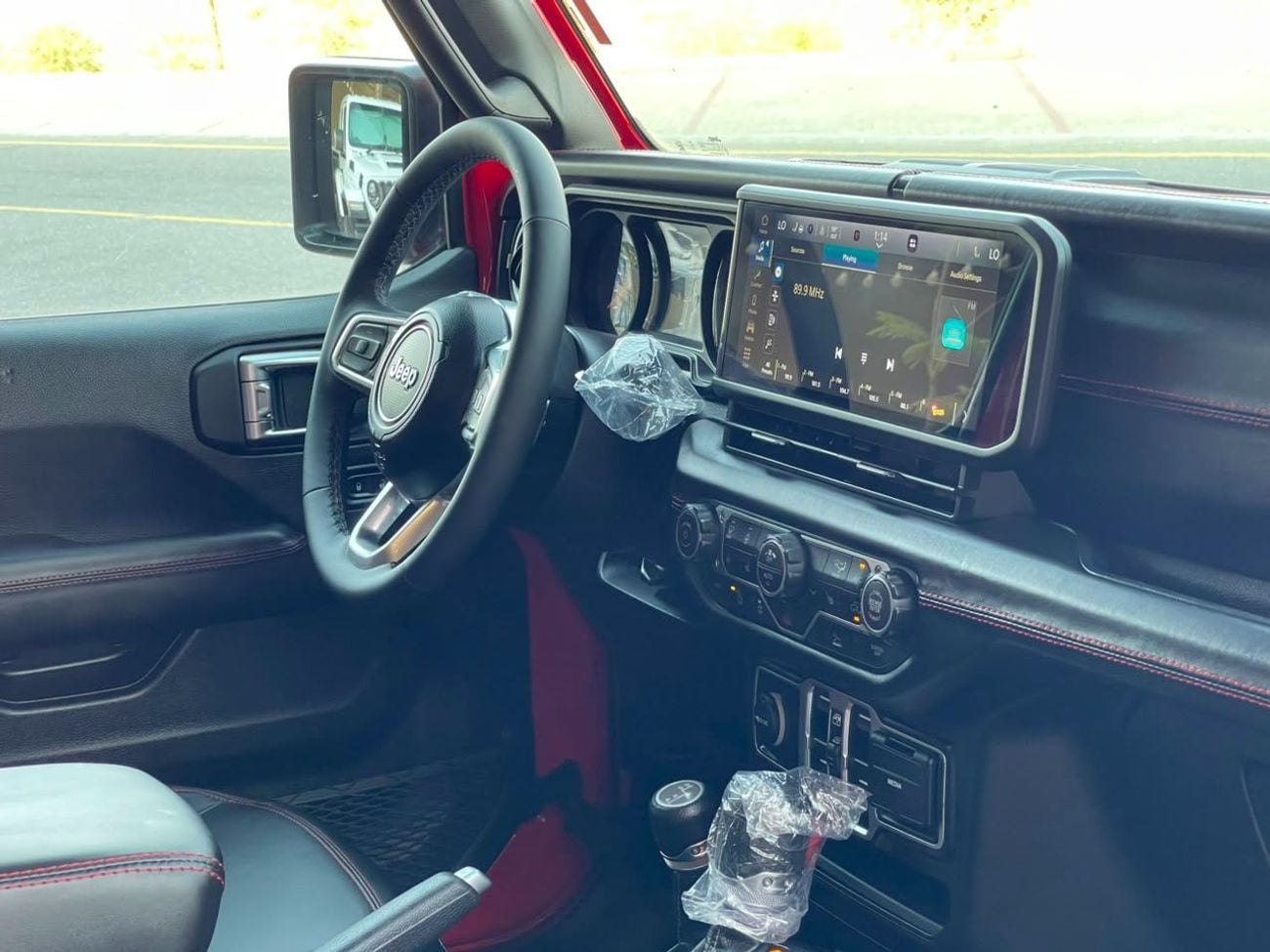 Jeep Wrangler Unlimited SAHARA 1400 MILE ONLY! / LEATHER / FOX SUSPENSION KIT / BEAD-LOCK RIMS / REMOTE START / RADAR