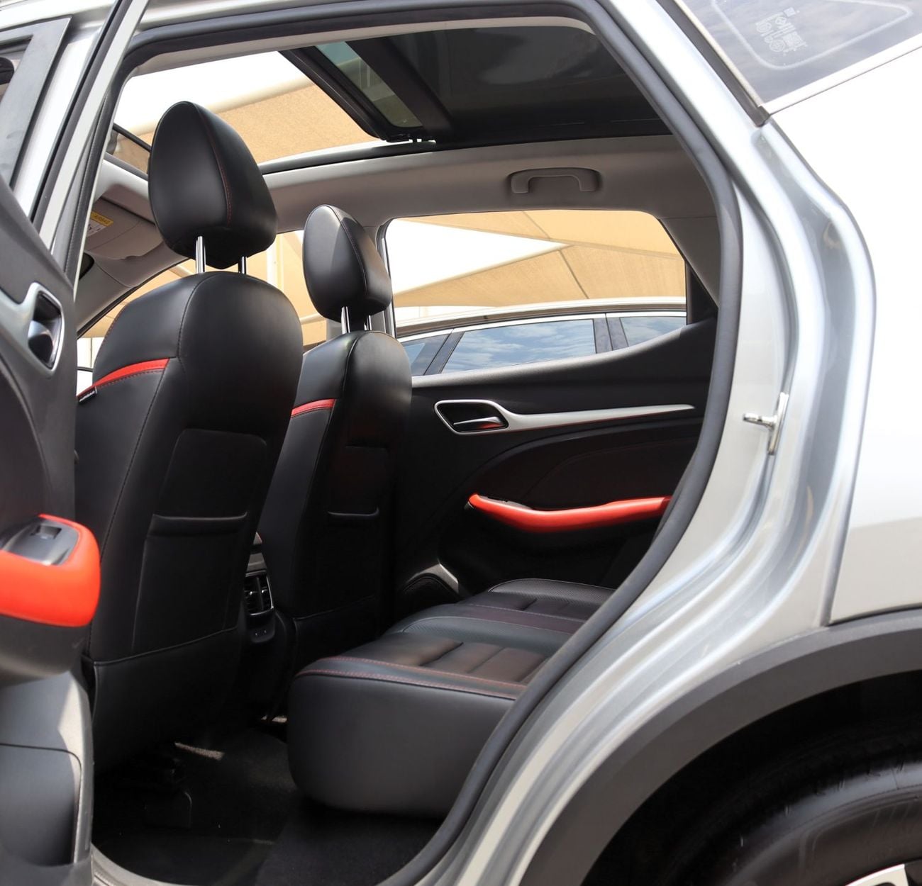 MG ZS LUX