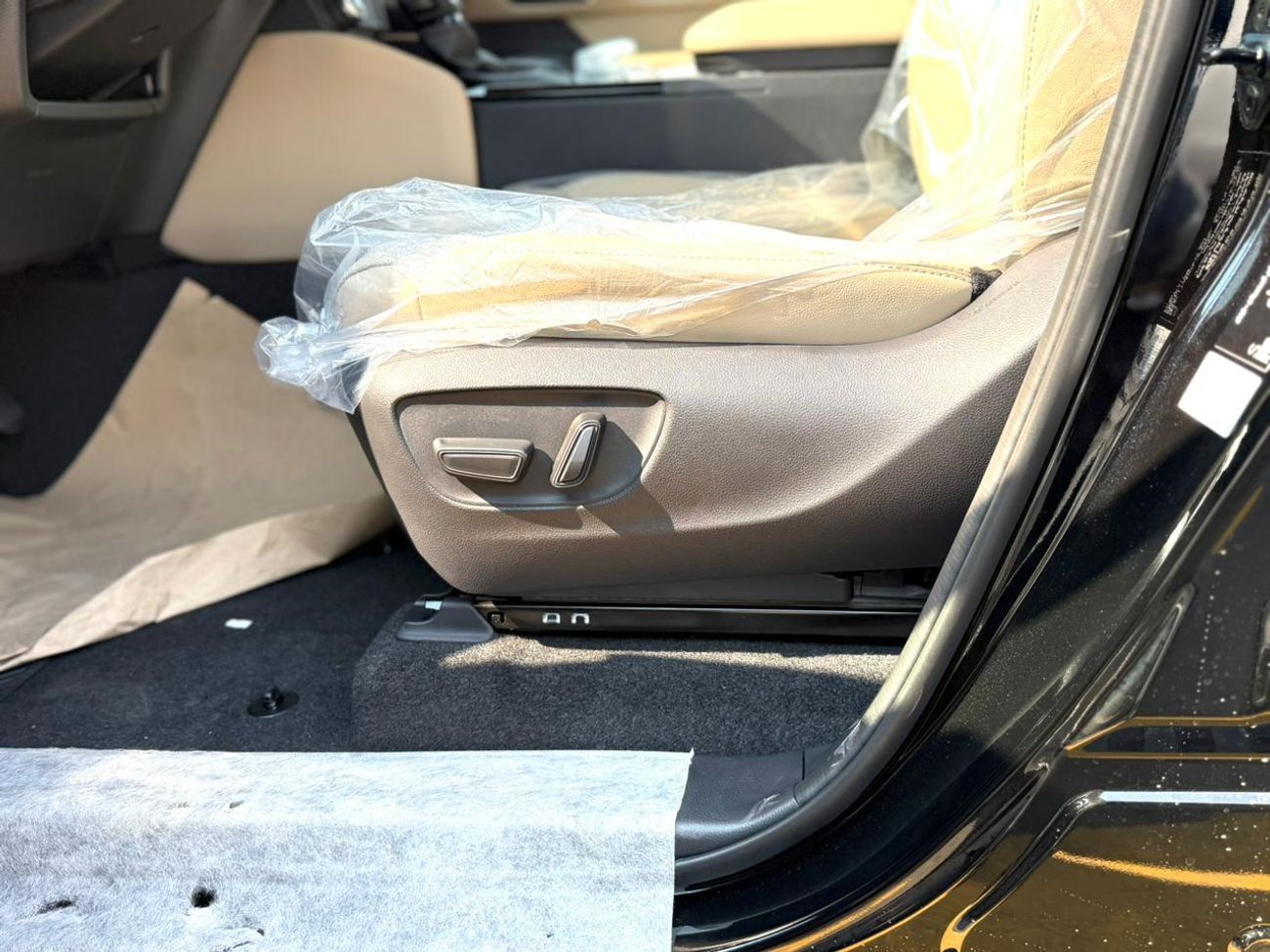 تويوتا برادو TOYOTA PRADO  2.4 L     V4  MODEL 2026  HP.    264 INTERIOR BAGE  COLLAR black