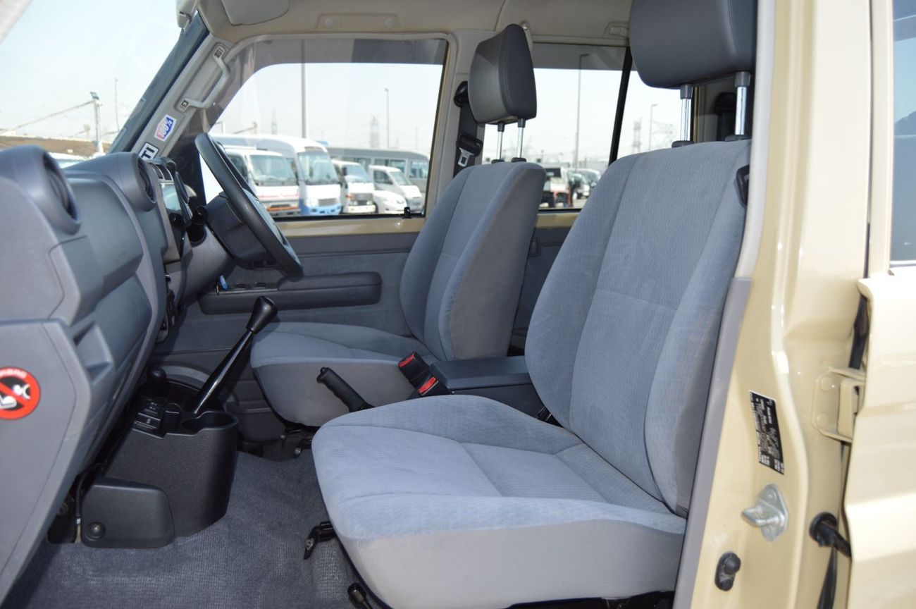 Toyota Land Cruiser Pick Up Perfect inside and outside