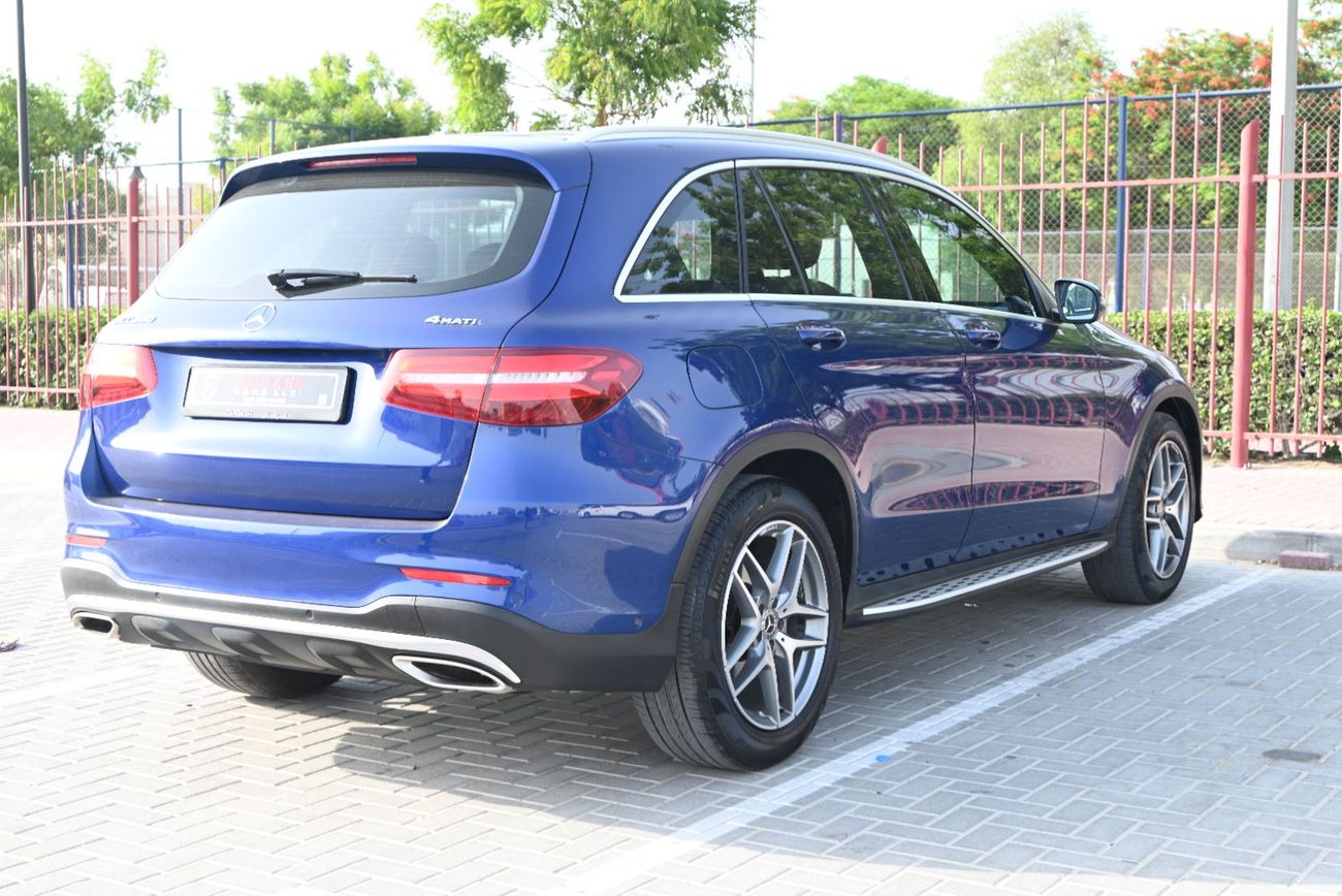 Mercedes-Benz GLC 300 4MATIC 2.0L EMI 1230 AED - GCC - MERCEDES GLC 300 4MATIC - ORIGINAL PAINT - WELL MAINTAINE