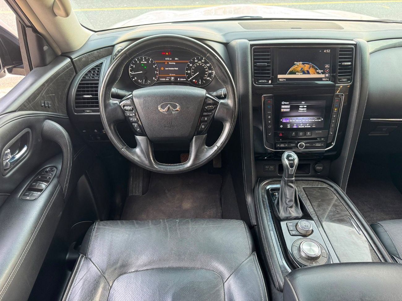 إنفينيتي QX80 LUXE SENSORY PROACTIVE 4X4 / FULL OPTION / RADAR / 360 CAMERA / IN PERFECT CONDITION
