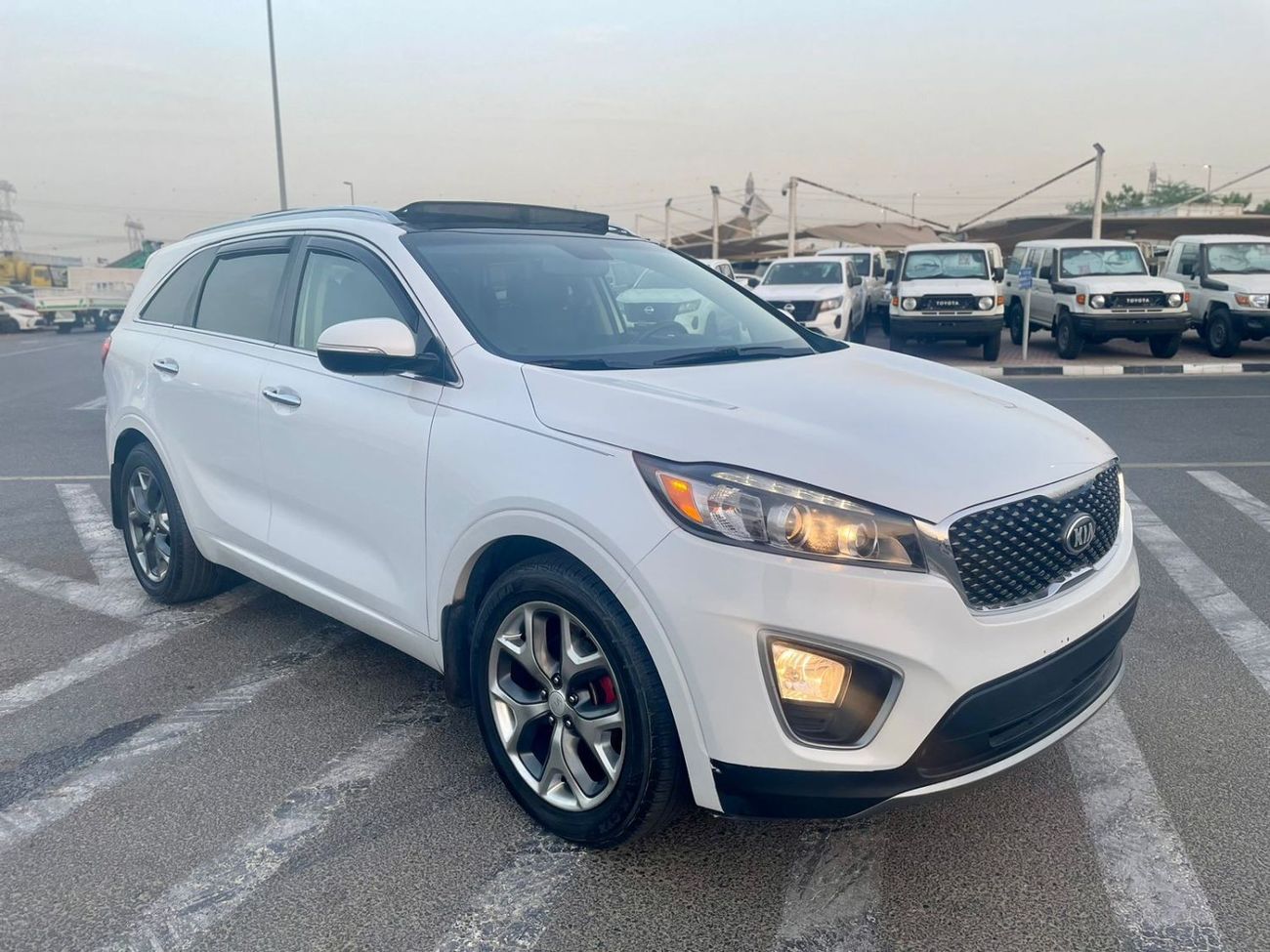 كيا سورينتو 2016 Kia Sorento SX Edition Full Option Panorama View - 3.3L V6 - 7 Seater With Radar - 98,000 Milea