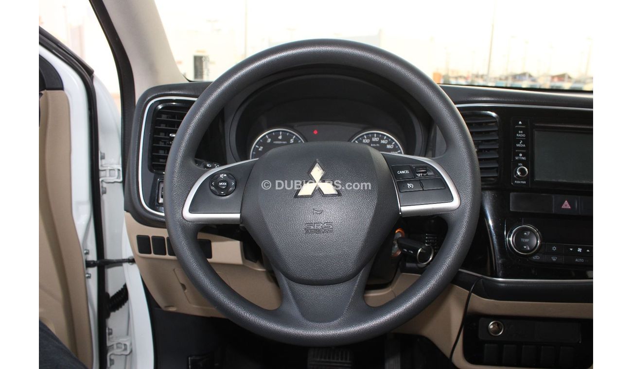 ميتسوبيشي آوتلاندر ميتسوبيشي أوتلاندر 2017 خليجي بحالة ممتازة بدون صبغ بدون بدون حوادث نظيفه جدا من الداخل والخارج