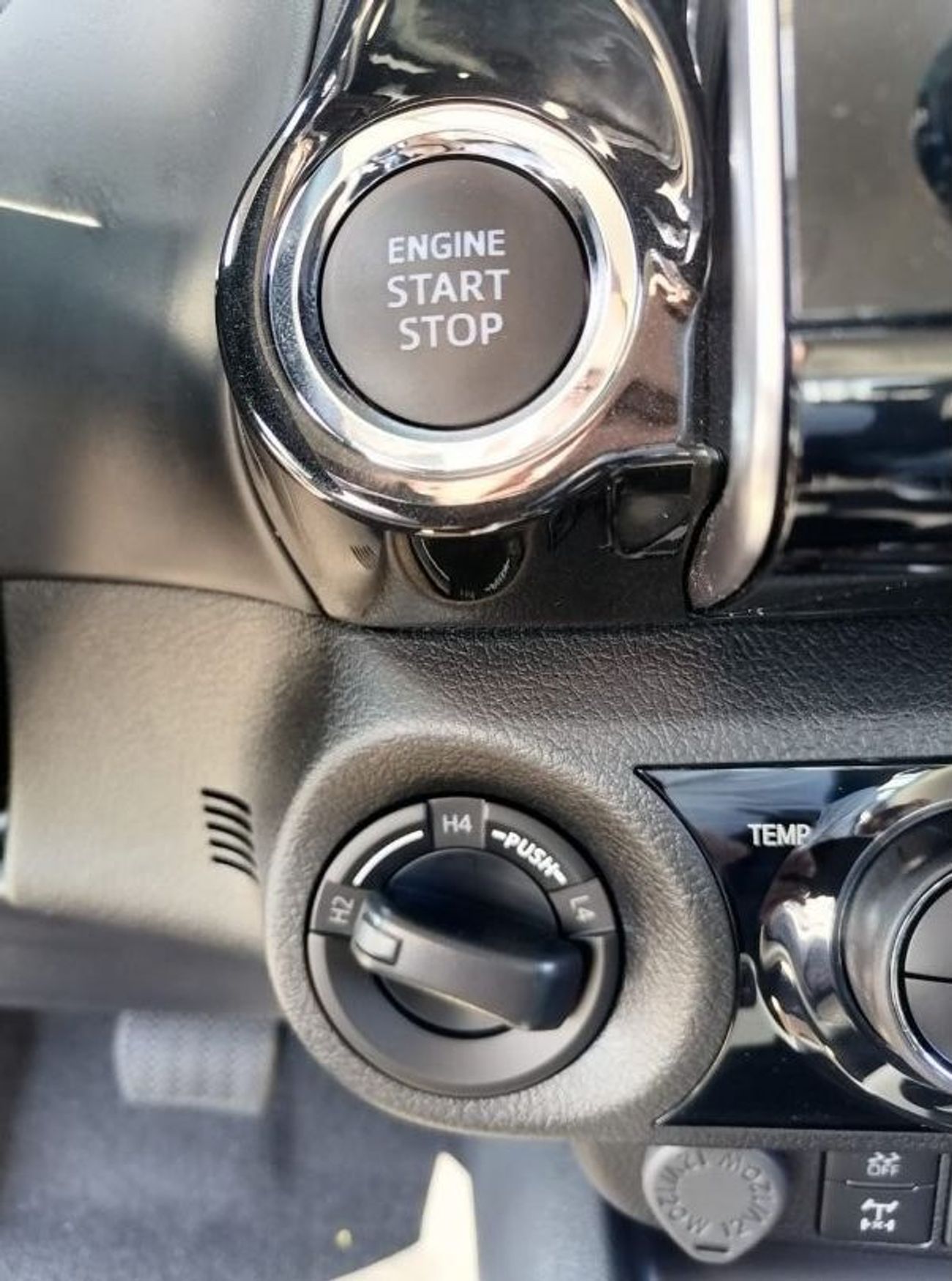 Toyota Hilux New 2025 Toyota Hilux 2.4L SR5 Diesel Full option 4X4 Automatic Zero KM