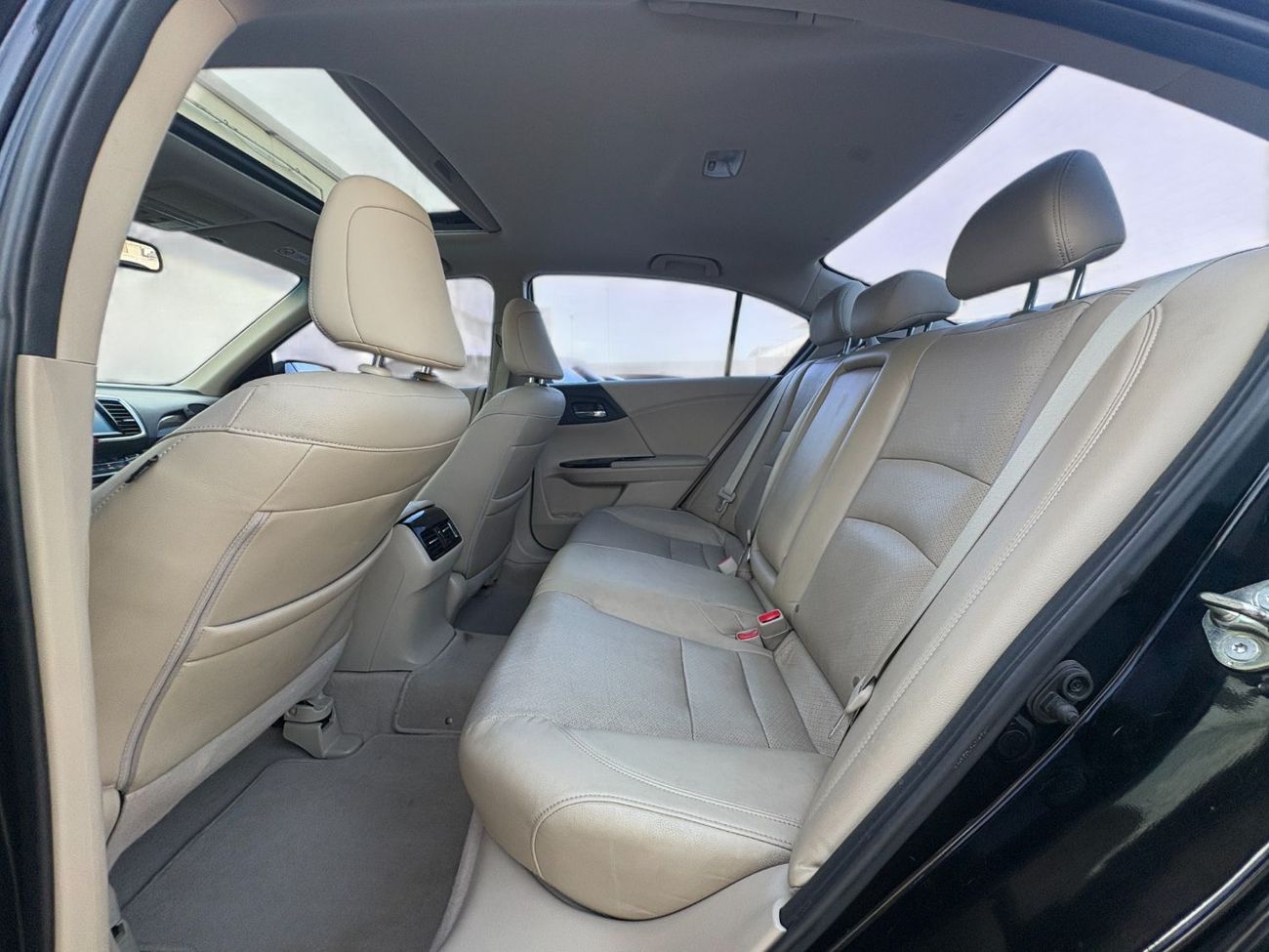 Honda Accord 2.4L I4 A/T | 2017 | GCC SPECS | All Original Paint | AED 990 per month