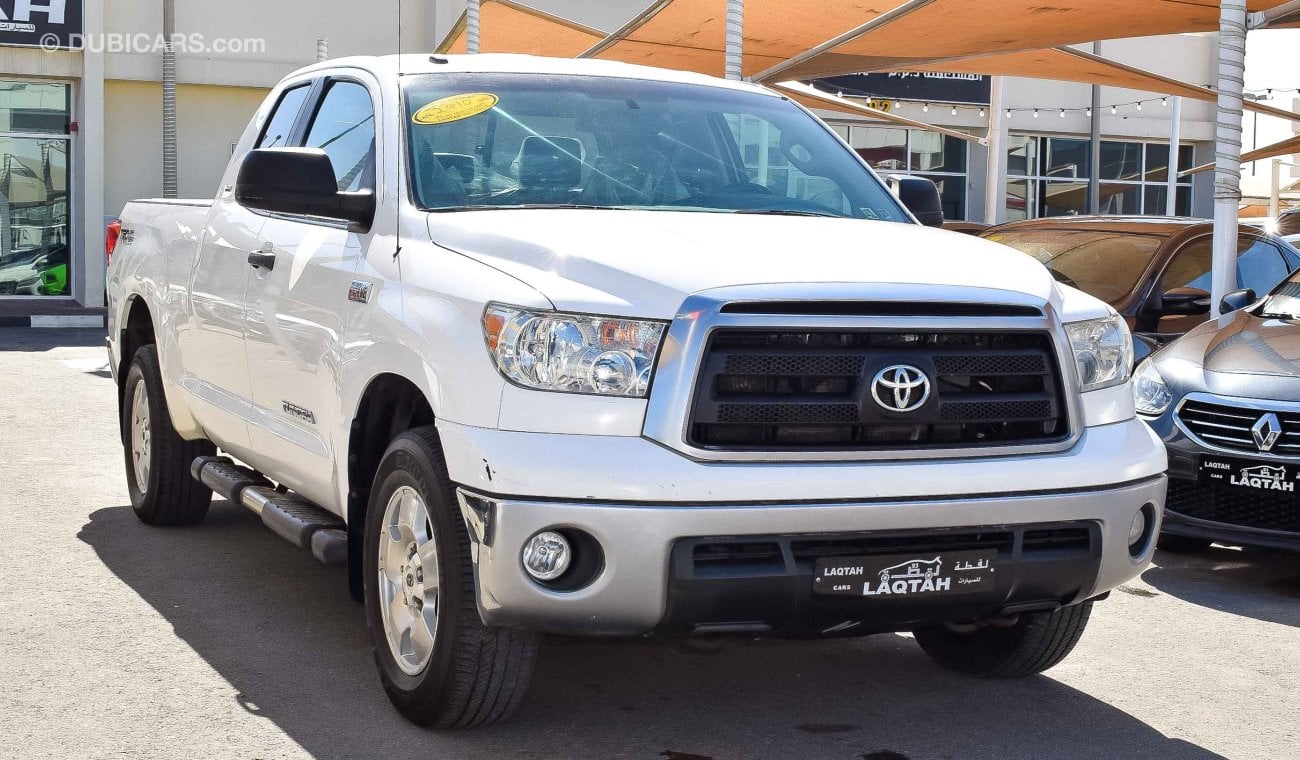 Toyota Tundra 5.7 L V8 SR5 TRD