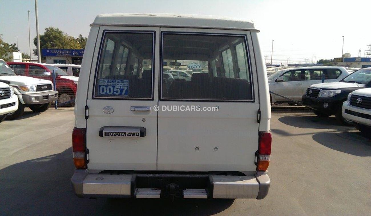 Toyota Land Cruiser 4.2L DSL, Hard Top 78 LX 13, Diesel, 13 Seats