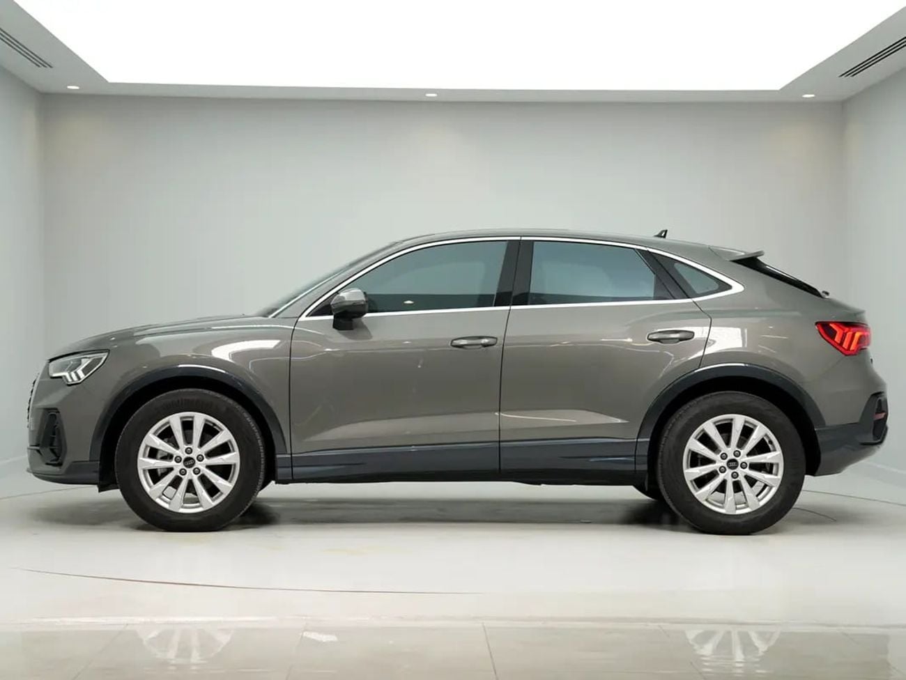 Audi Q3 35 TFSI S-LINE SPORTBACK GCC SPECS, LOW MILEAGE S line
