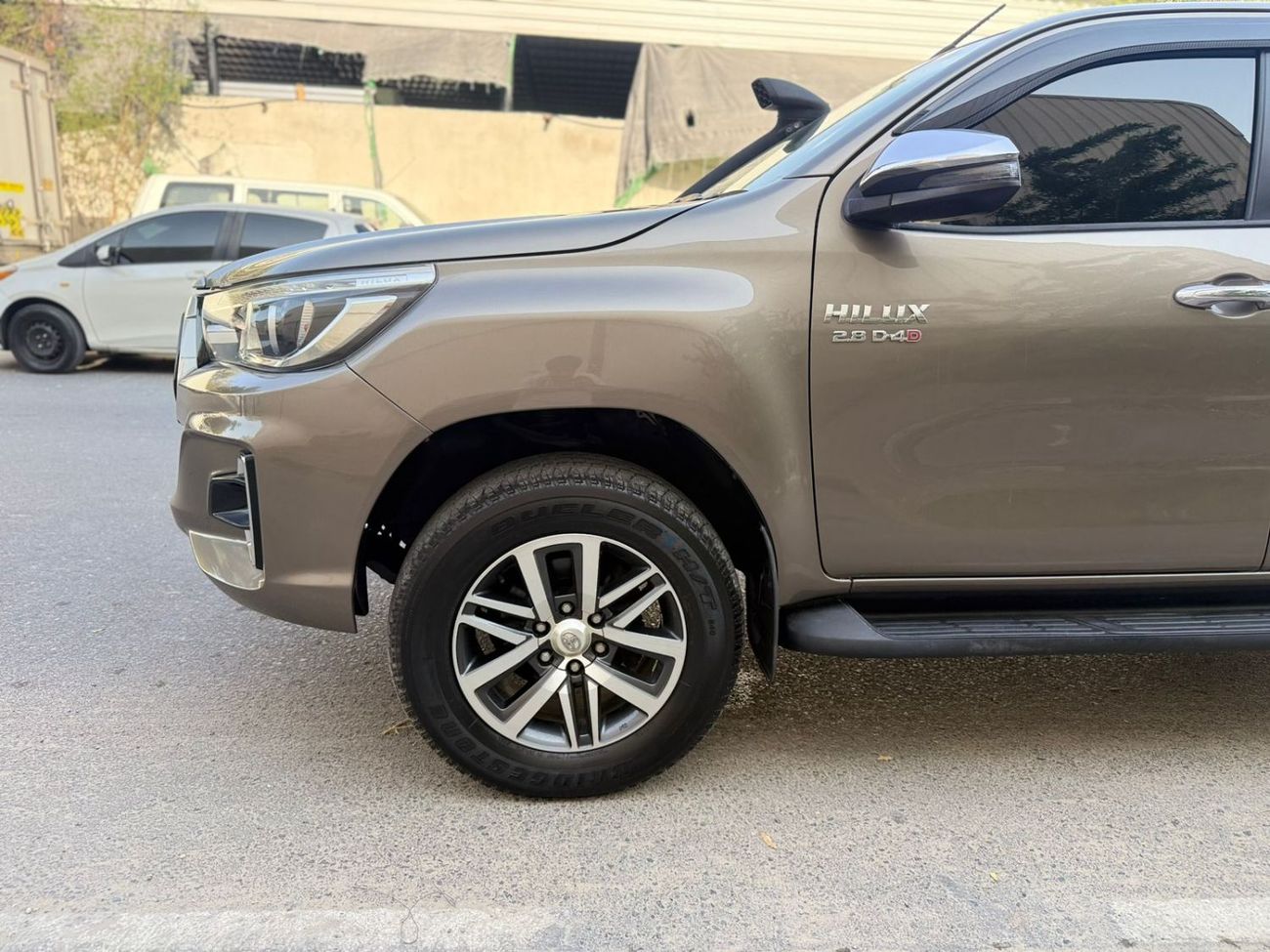 Toyota Hilux DOUBLE CABIN | MANUAL TRANSMISSION | RHD | 2.8L DIESEL ENGINE | PUSH START