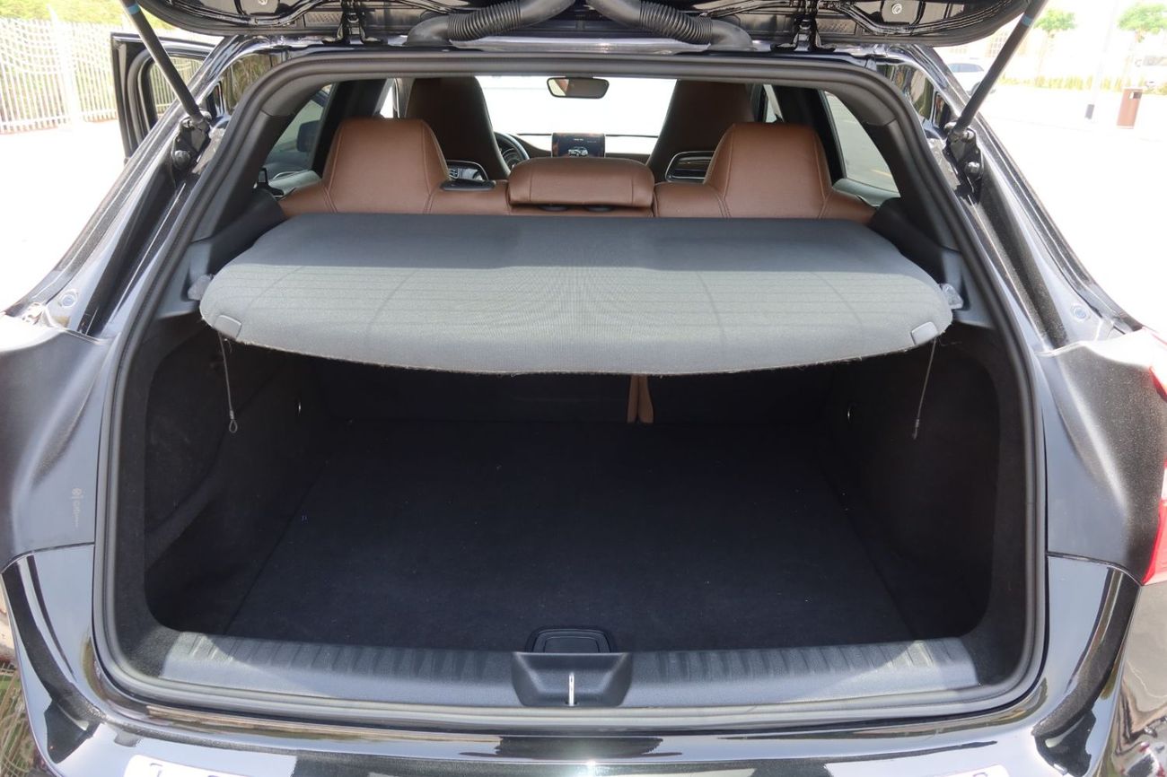 مرسيدس بنز GLA 250 Std 2.0L (211 HP)