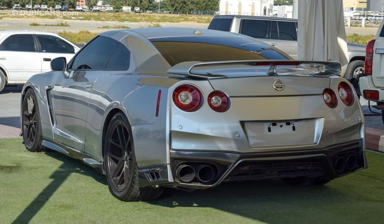 Nissan GT-R