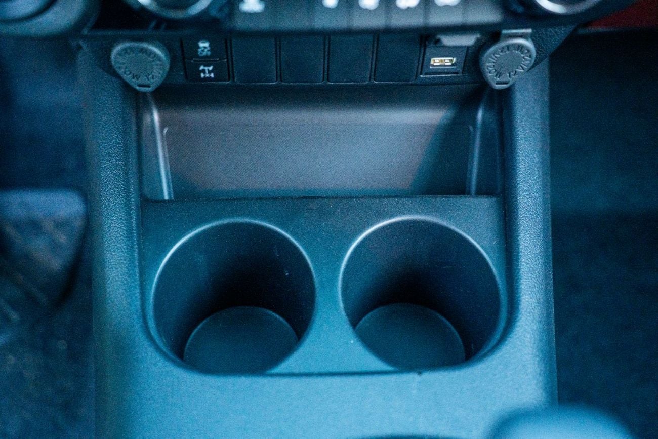 Toyota Hilux 2026 Toyota Hilux  SR5 D/C  (4.0 L) 4X4