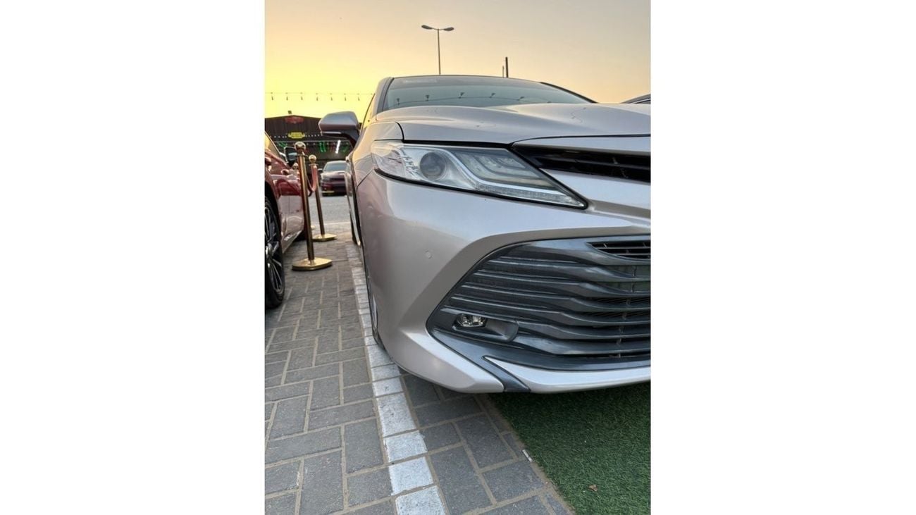 تويوتا كامري تويوتا كامري 2018 محرك 3.5 فتحة على فتحة مقاعد جلد مجهزة تجهيزا جيدا بحالة جيدة V6