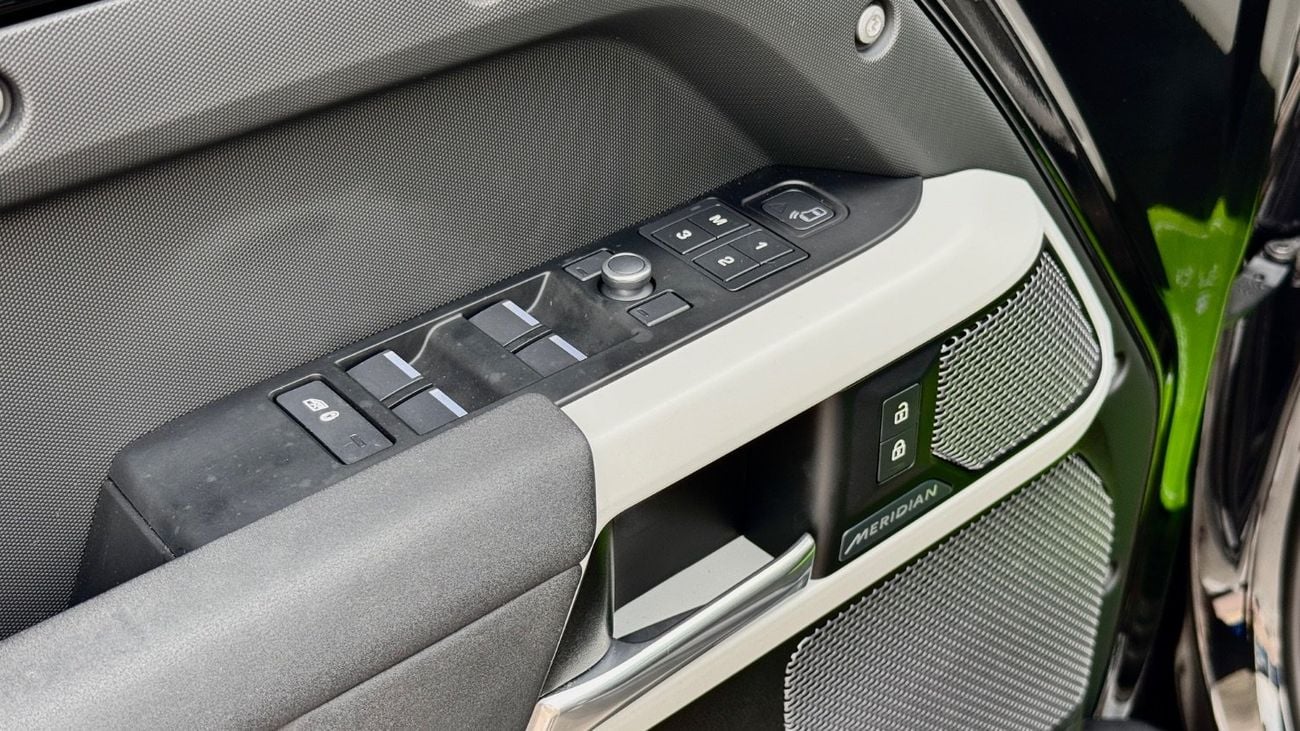 Land Rover Defender P400 110 SE 3.0L (5 Seater)