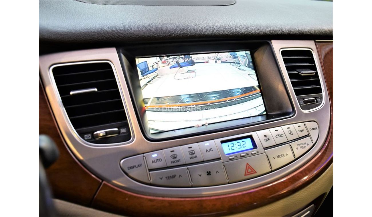 Hyundai Genesis AMAZING Hyundai Genesis 3.8 2014 Model!! in White Color! GCC Specs