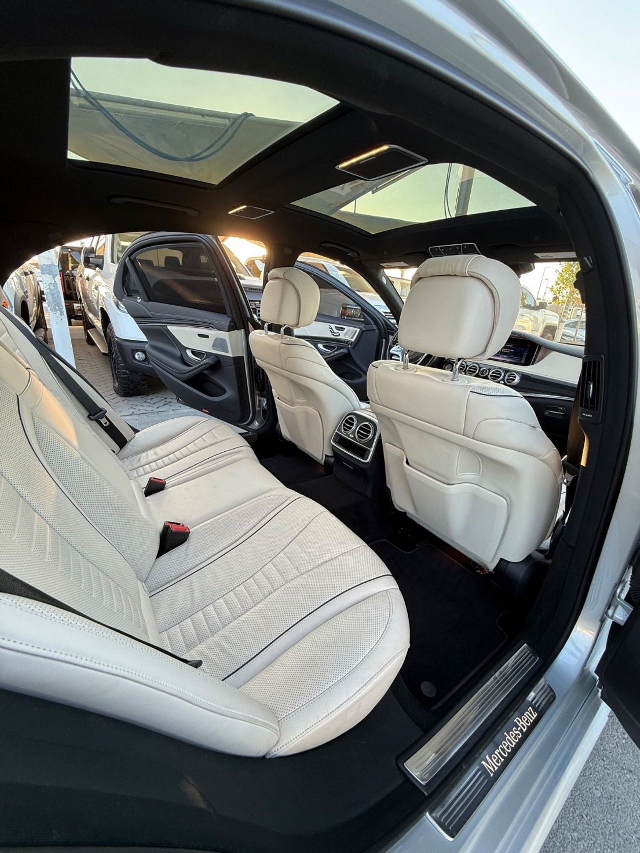 مرسيدس بنز S 560 Std 4.0L (463 HP)