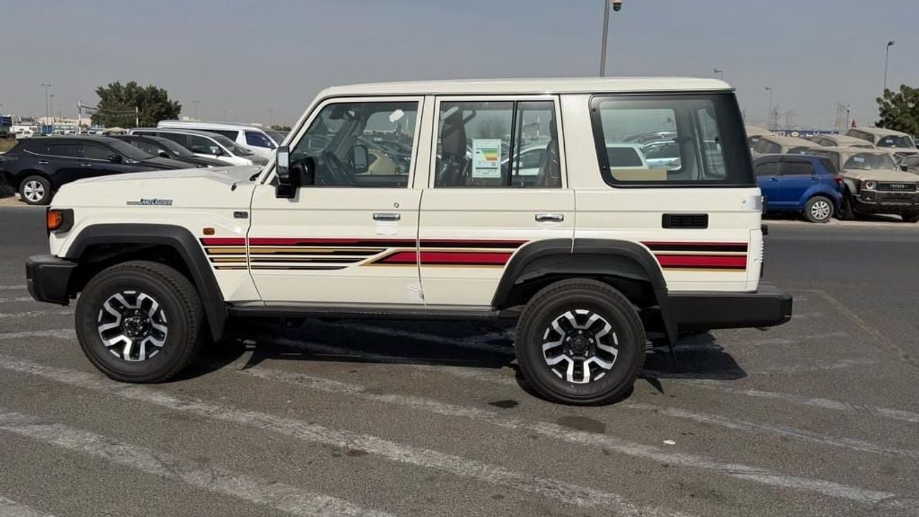 تويوتا لاند كروزر 70 Toyota Land Cruiser hard Top LC76 2.8 AT full option Oman 2025