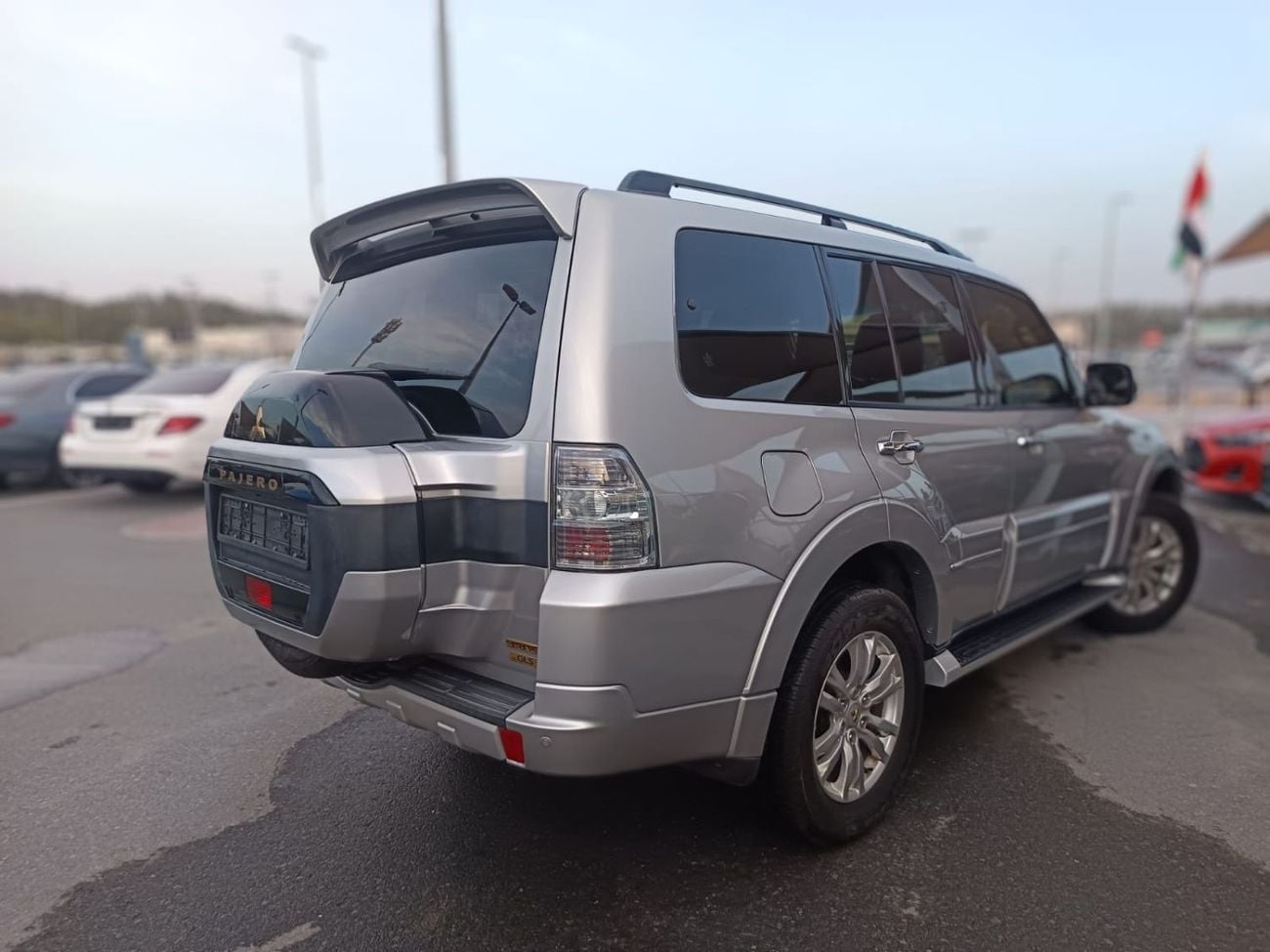 ميتسوبيشي باجيرو GLS Highline 3.8L full option