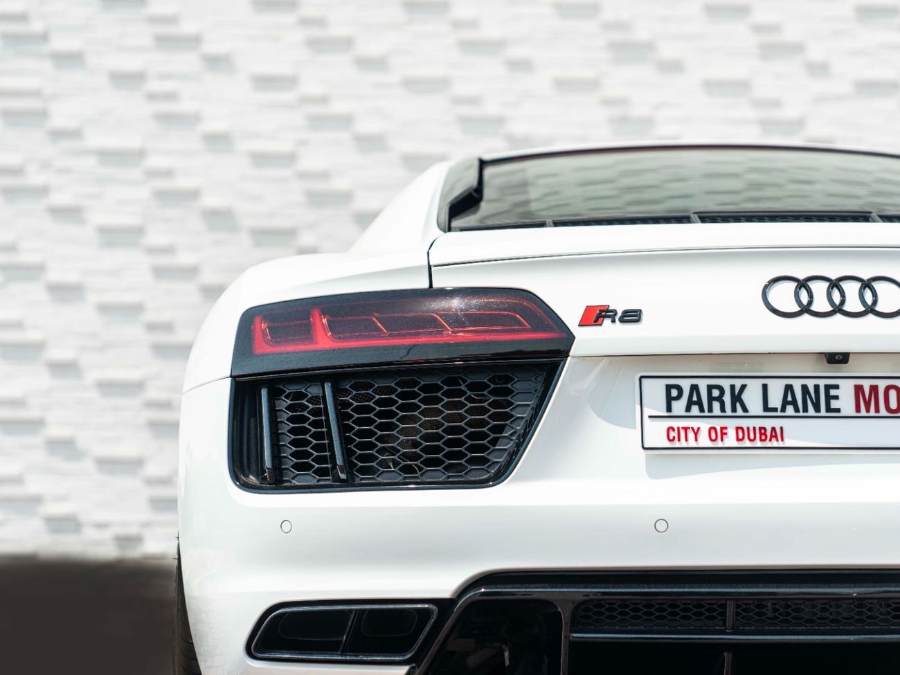 Audi R8 AED 8,861 PM • R8 V10 5.2L AWD • ONLY 60,000 KMS • FULL AUDI SERVICE HISTORY AND NEXT FREE SERVICE