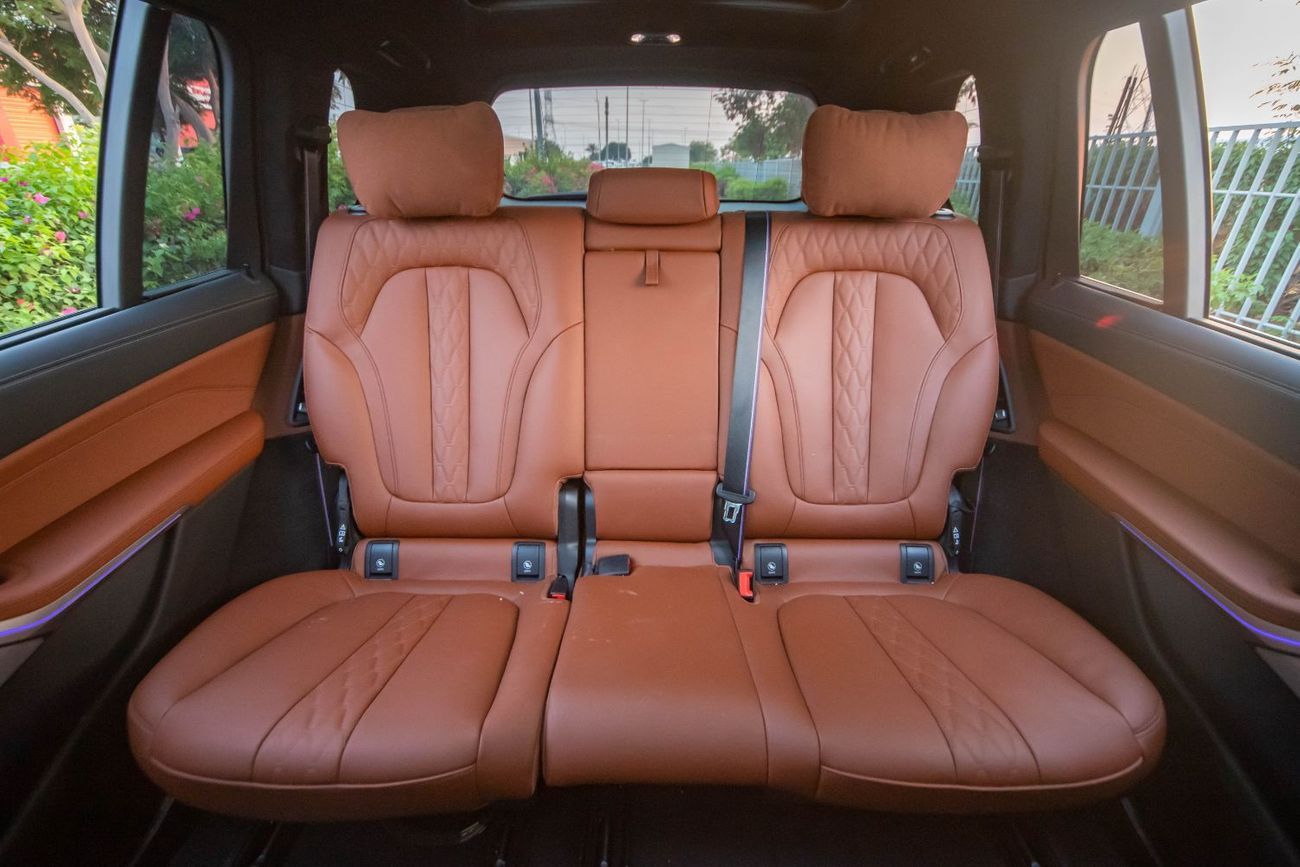 بي أم دبليو X7 xDriveM60i (6 Seats)