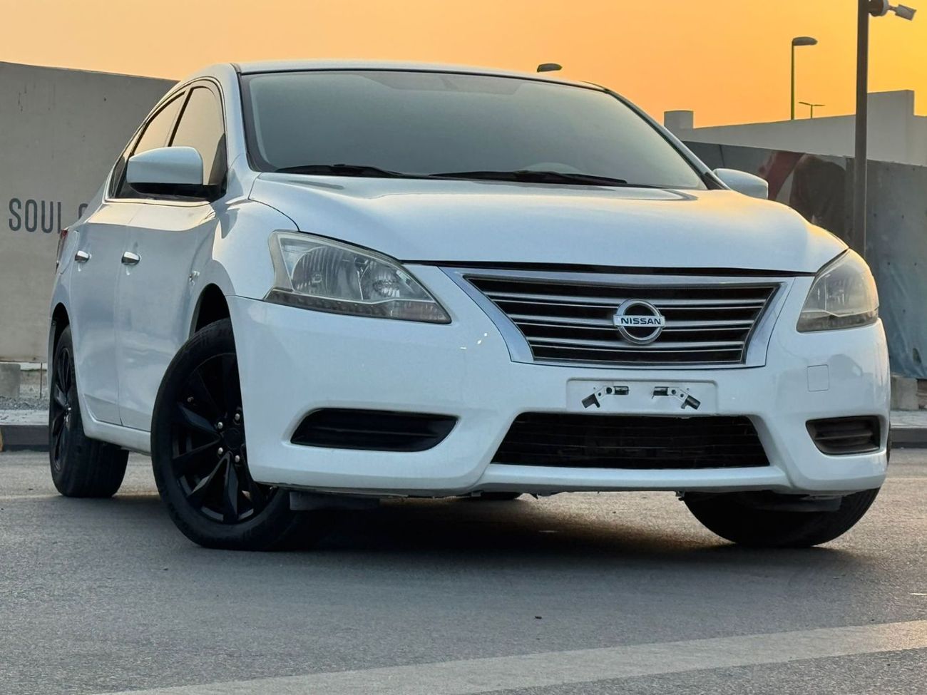 نيسان سنترا ممتازة من الداخل و الخارج