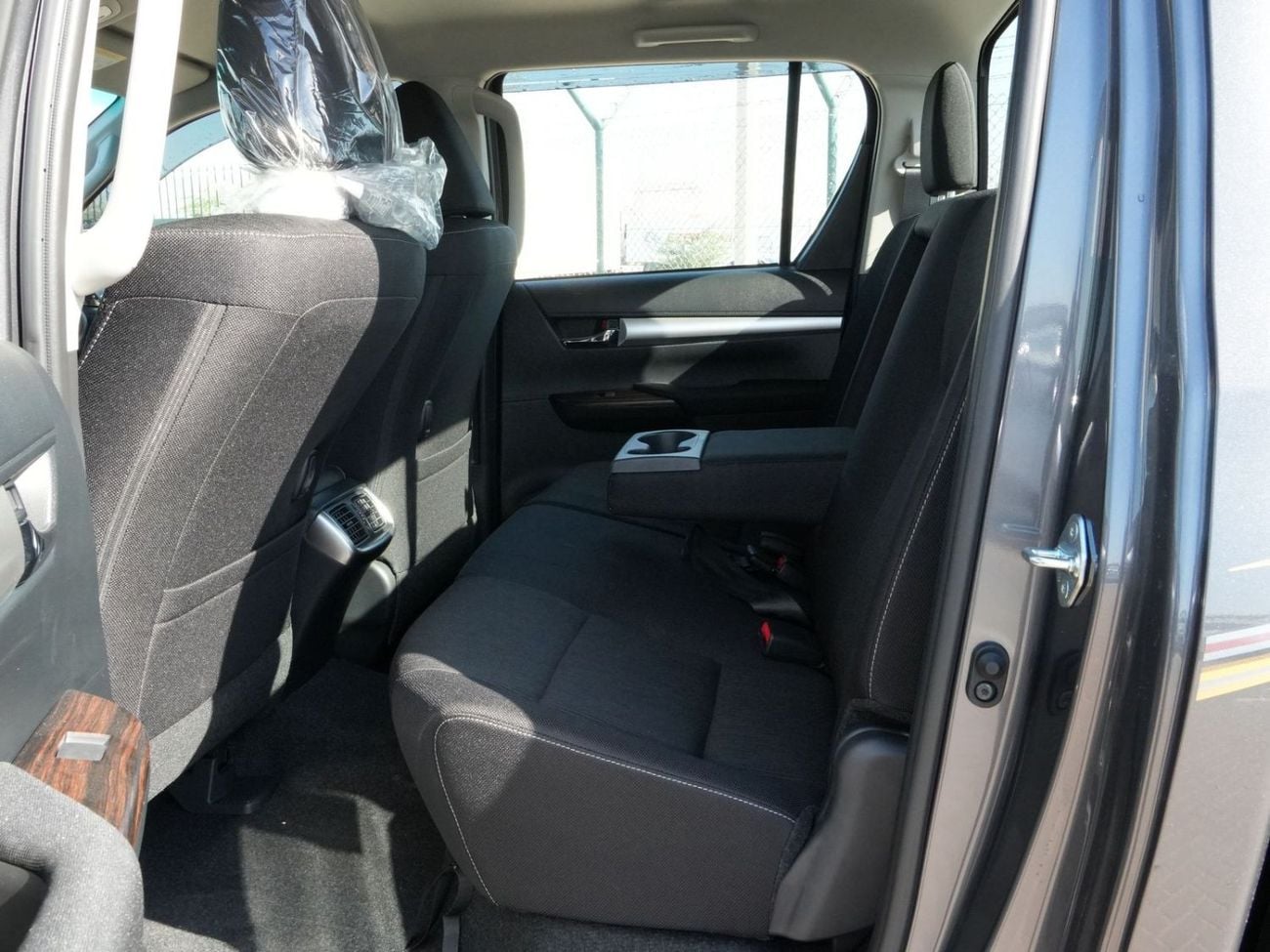 تويوتا هيلوكس 2026 TOYOTA HILUX SR 5 D/CAB 2.8L P/UP 4X4 DIESEL A/T FULL GCC BRAND NEW 0KM