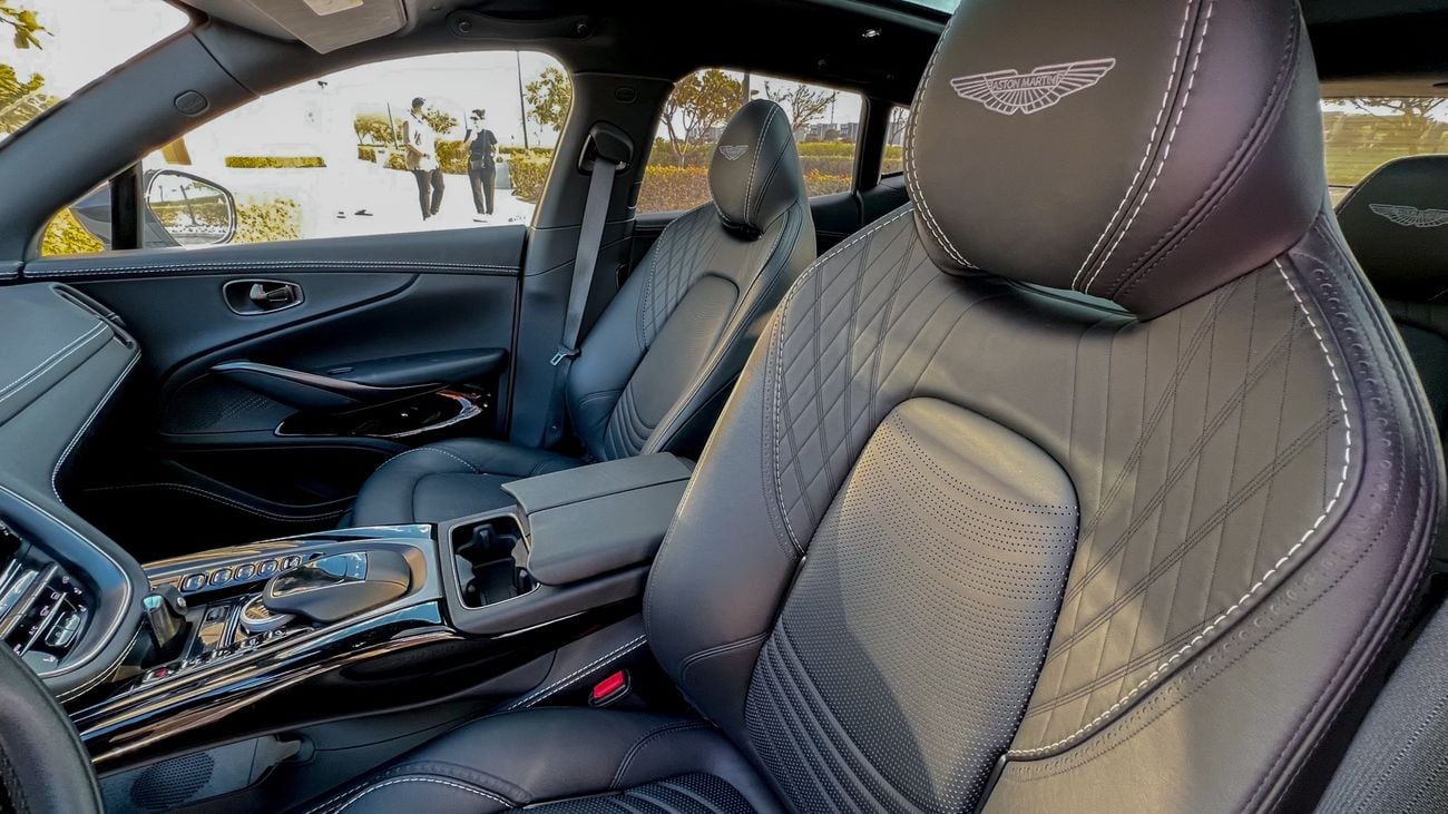 أستون مارتن DBX