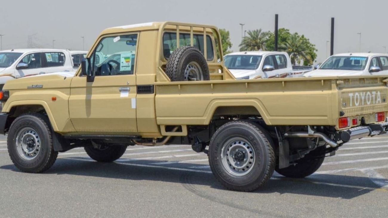 تويوتا لاند كروزر بيك آب 4.0L A/T Diff-Lock