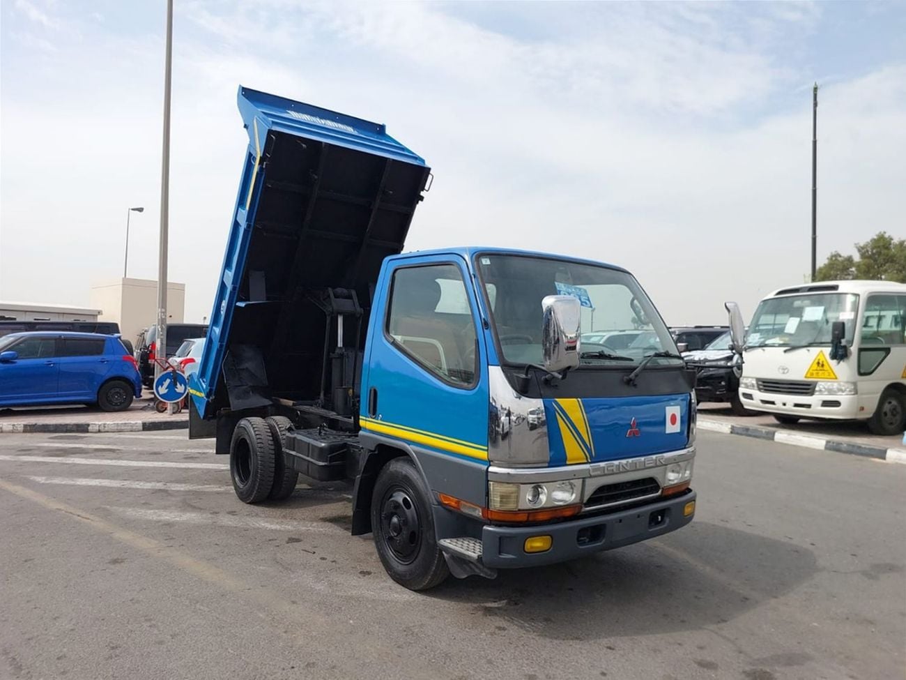 Mitsubishi Fuso Canter (RAMADAN OFFER) MITSUBISHI CANTER TRUCK RHD 1998 MODEL 4.5 L DIESEL MANUAL(PM30616)