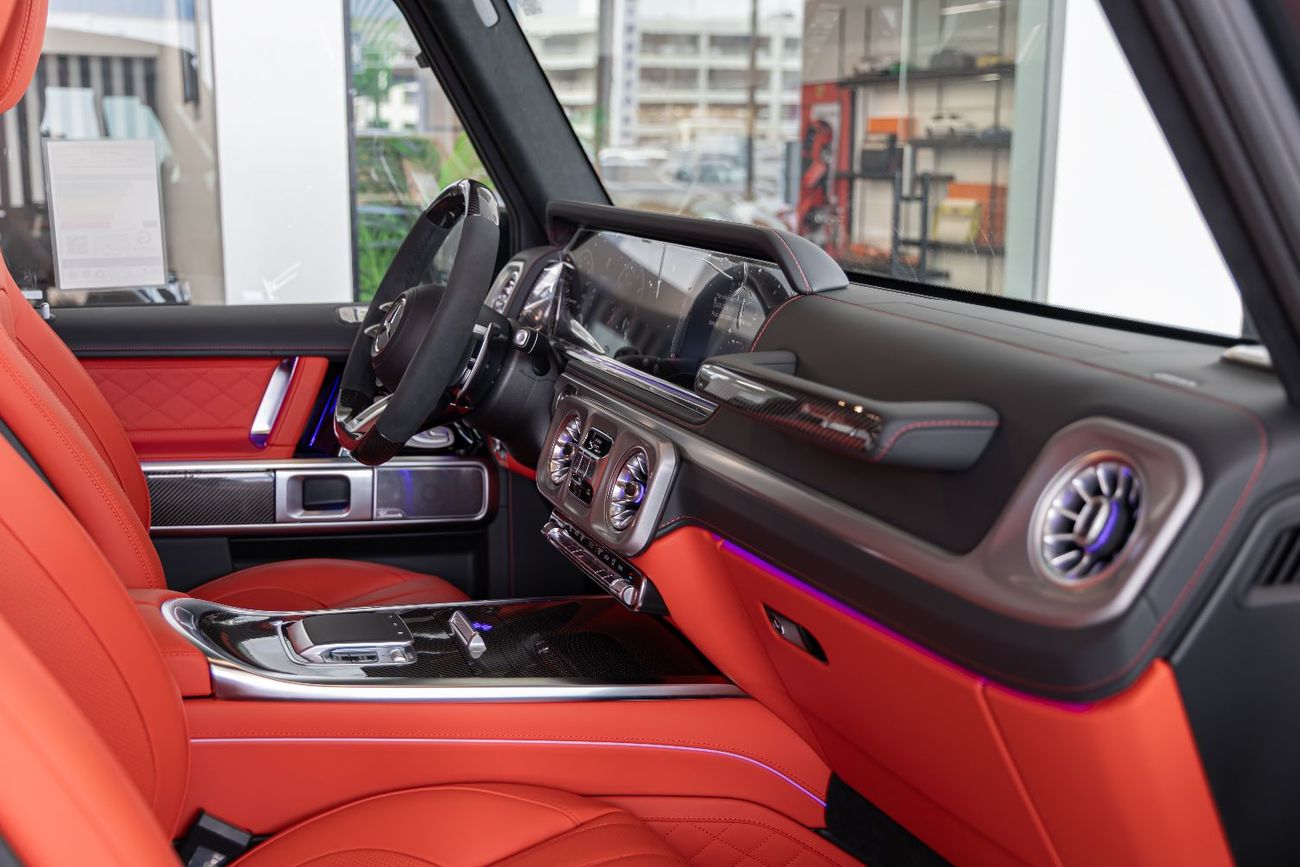 Mercedes-Benz G 63 AMG Double Night Pack|Fully Loaded|2026 Fully Cardbon Fiber |Gargash Auto Warranty PERFOMANCE PACKAGE