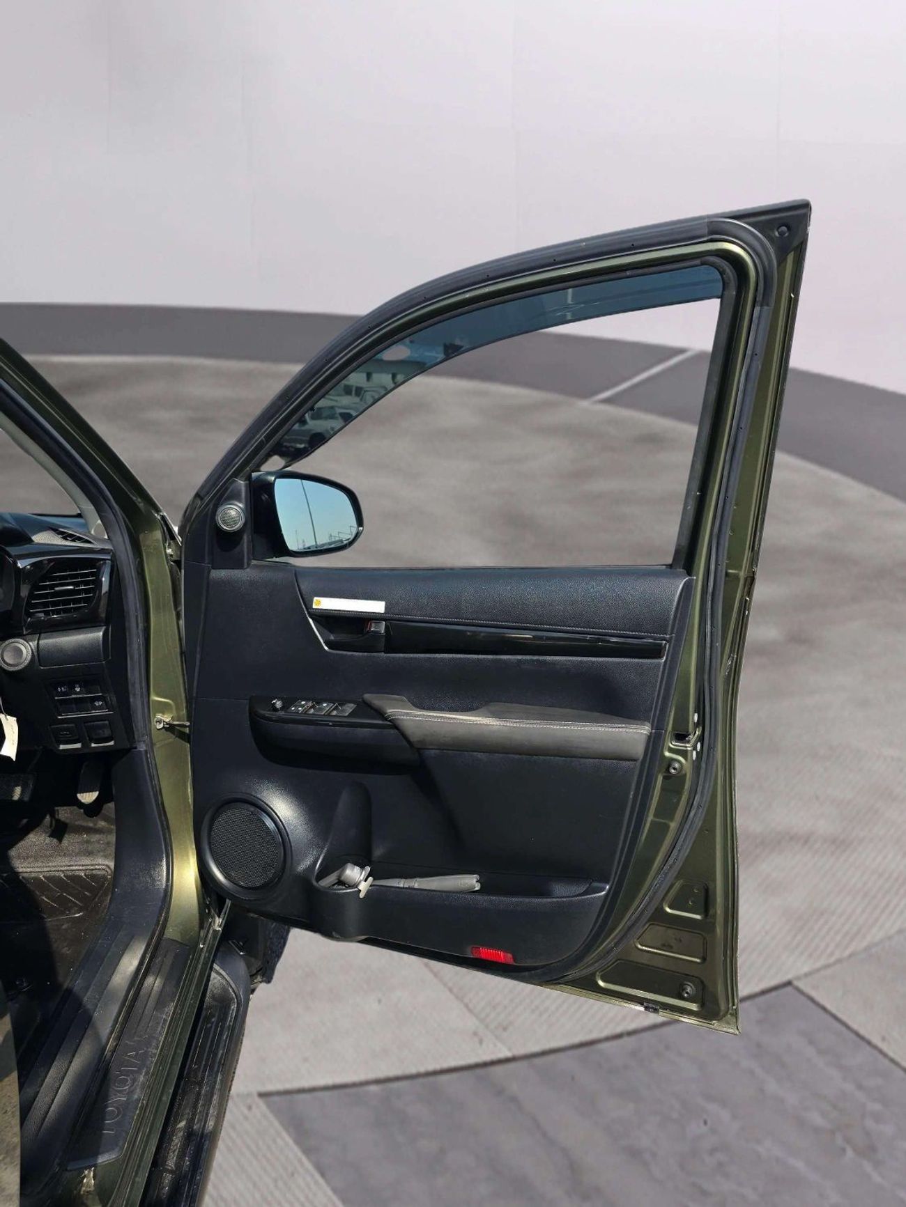 Toyota Hilux 4X4 Diesel 2.8L Right Hand Drive (RHD)