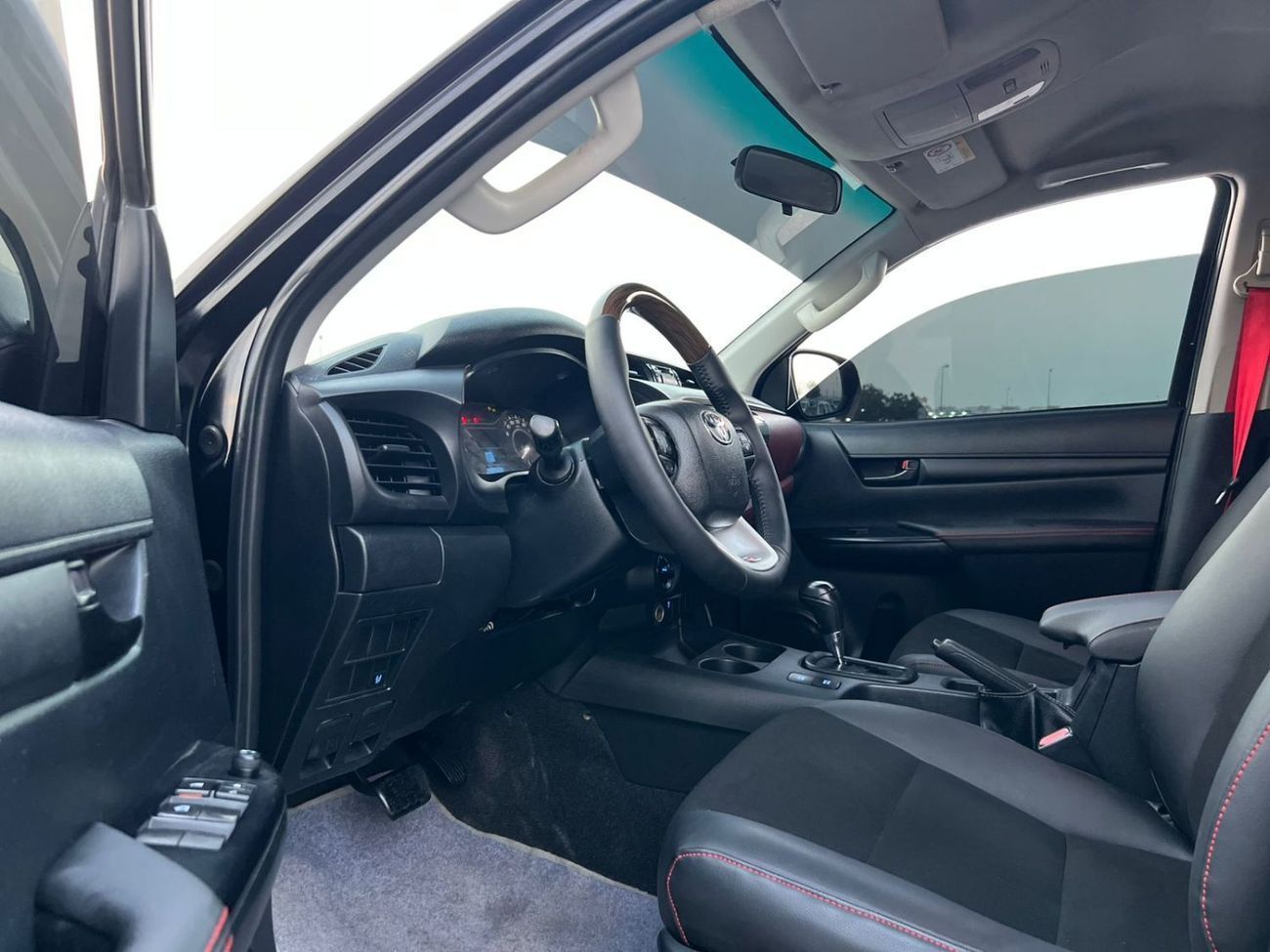 Toyota Hilux 2021 Modified GR Sport Black Edition - Trunk Cover -  2.7L V4 - AWD 4x4-360* CAM - Push