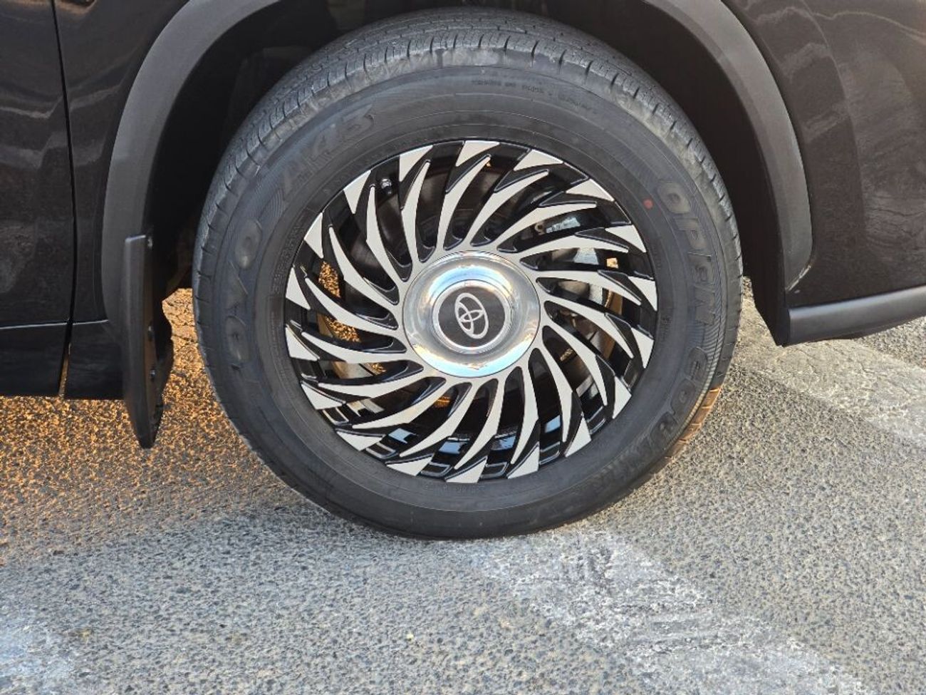 Toyota Highlander 2023 Model 2.4cc engine Sunroof, 4x4 and 7 seater